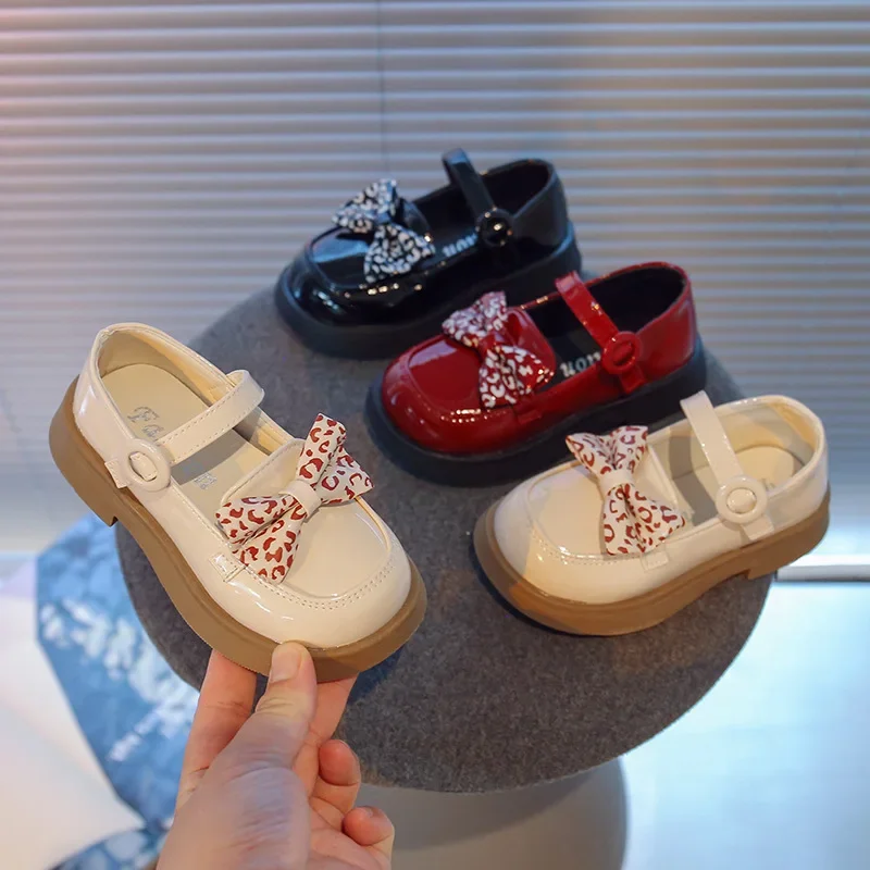 New Children Leather Shoes Bow Princess Girls Party Dance Shoes 2022 Baby Student Flats Kids Performance Shoes
New Children Leather Shoes Bow Princess Girls Party Dance Shoes 2022 Baby Student Flats Kids Performance Shoes