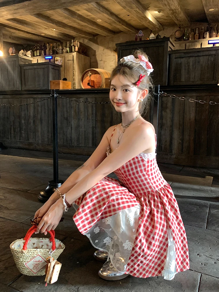 French Women Retro Red Plaid Patchwork Lace Vacation Short Dress Summer Fashion High Waist Sexy Sleeveless Slip Mini Dress 2025
French Women Retro Red Plaid Patchwork Lace Vacation Short Dress Summer Fashion High Waist Sexy Sleeveless Slip Mini Dress 2025