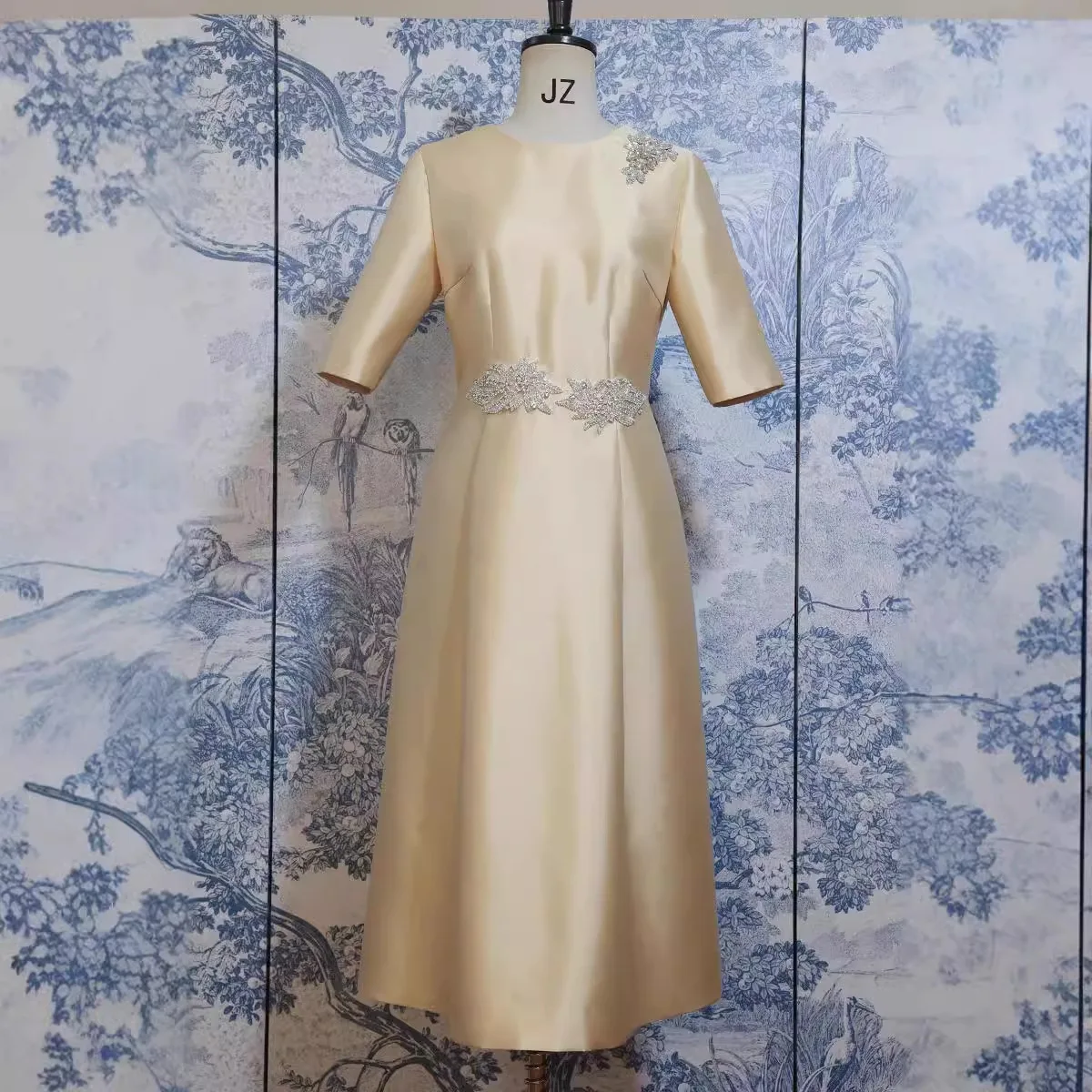 Marriage Engagement Mothers' Formal Dress 2026 New Spring Young Mother-in-Law Wedding Banquet Satin Cheongsam Dress
Marriage Engagement Mothers' Formal Dress 2026 New Spring Young Mother-in-Law Wedding Banquet Satin Cheongsam Dress
