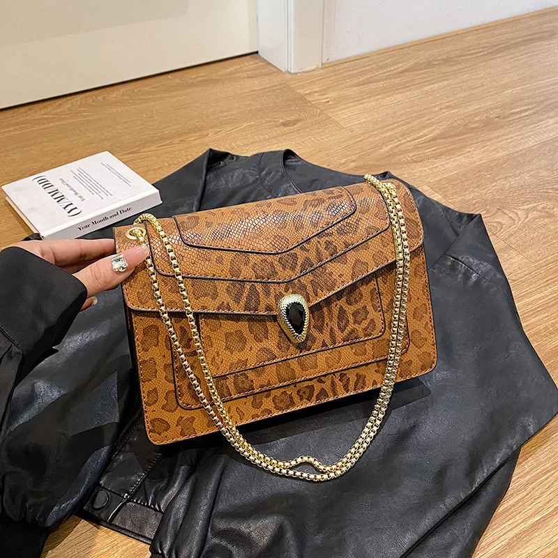 2025 New Crocodile Pattern Flap Shoulder Bag Women's Luxury Leather Chain Crossbody Bag Large Capacity Shopping Party Tote Bag
2025 New Crocodile Pattern Flap Shoulder Bag Women's Luxury Leather Chain Crossbody Bag Large Capacity Shopping Party Tote Bag