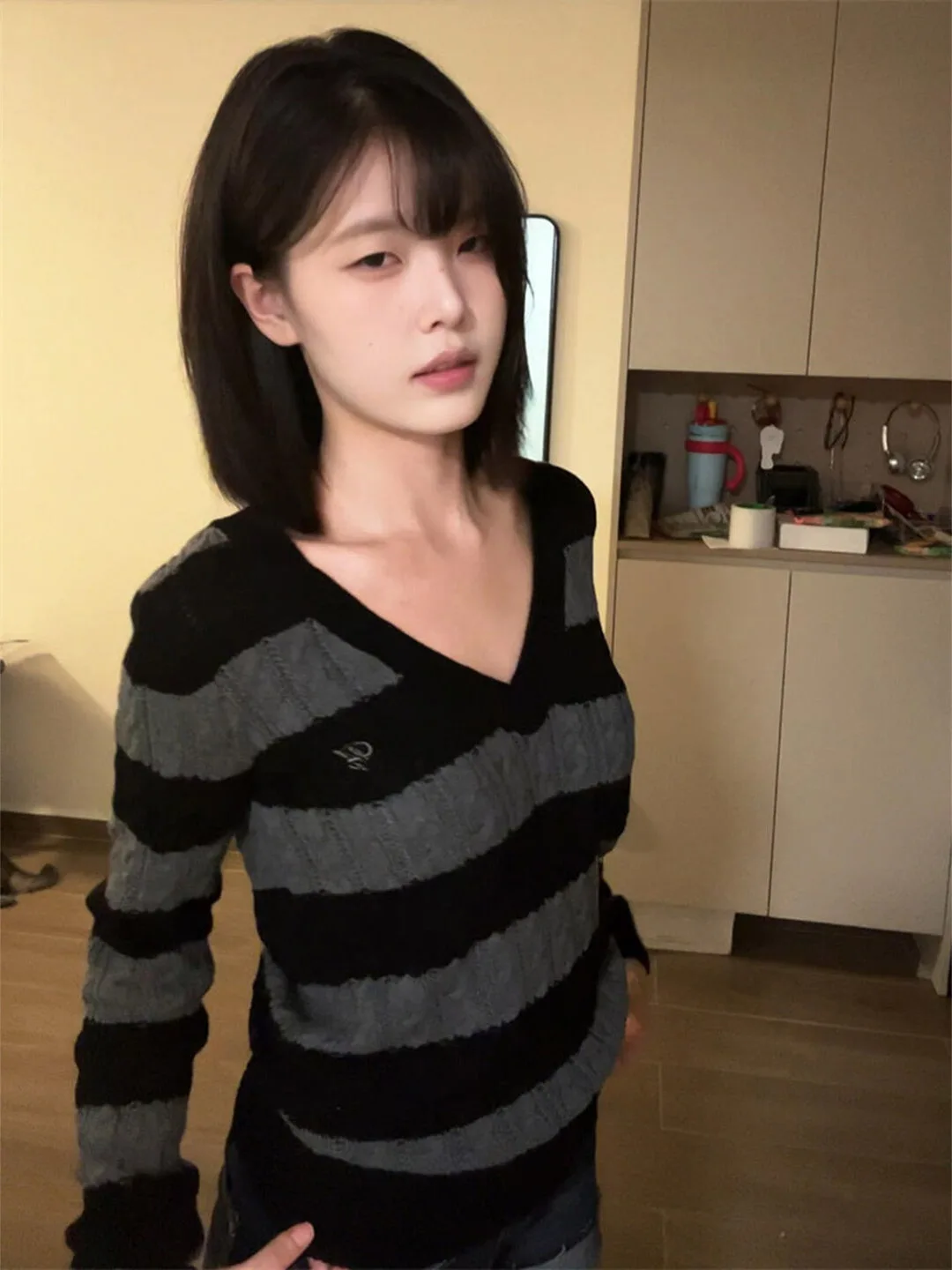Slim Fit V-Neck Knitted Sweater Women's Autumn Winter New Style Korean Version Twist Stripe Knitwear Fashionable Trendy Girl Top
Slim Fit V-Neck Knitted Sweater Women's Autumn Winter New Style Korean Version Twist Stripe Knitwear Fashionable Trendy Girl Top