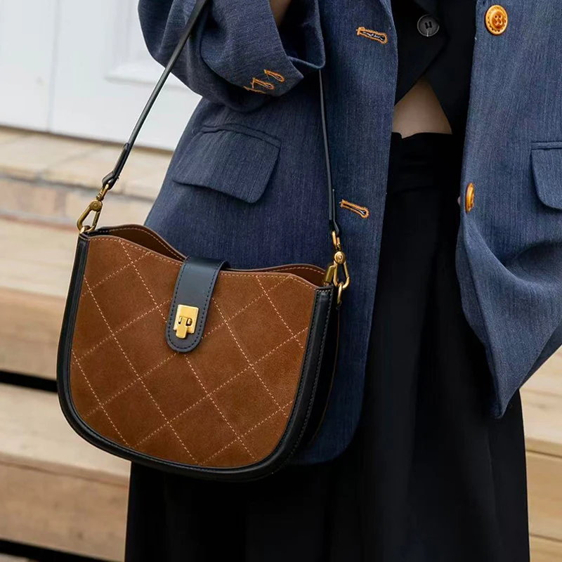 Женские повседневные дизайнерские сумки через плечо класса люкс из замши и натуральной кожи, мягкие дамские сумки из натуральной коровьей кожи
Женские повседневные дизайнерские сумки через плечо класса люкс из замши и натуральной кожи, мягкие дамские сумки из натуральной коровьей кожи