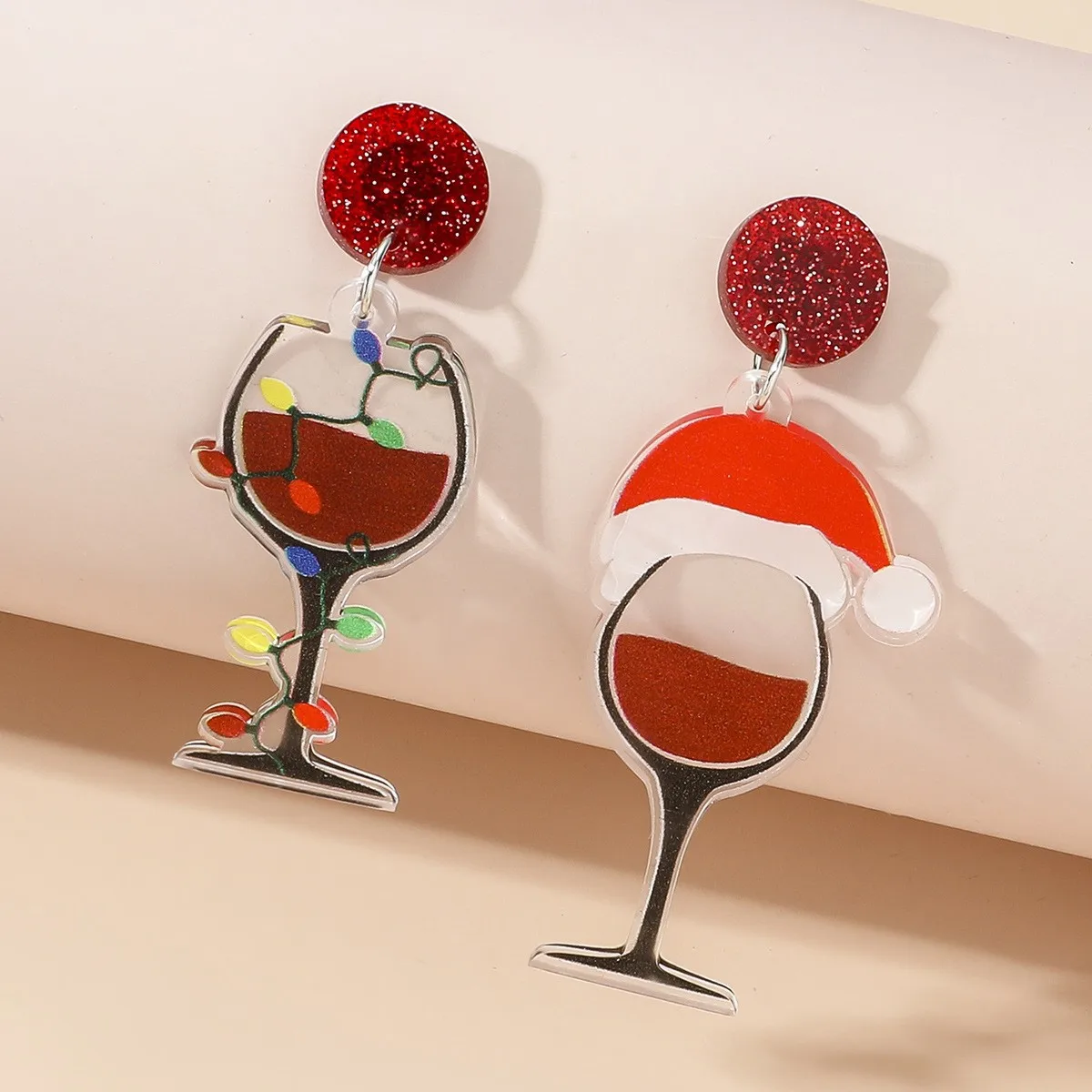 New Christmas hat red wine glass stud earrings, wine bottle lights personalized pendant earrings earrings jewelry
New Christmas hat red wine glass stud earrings, wine bottle lights personalized pendant earrings earrings jewelry