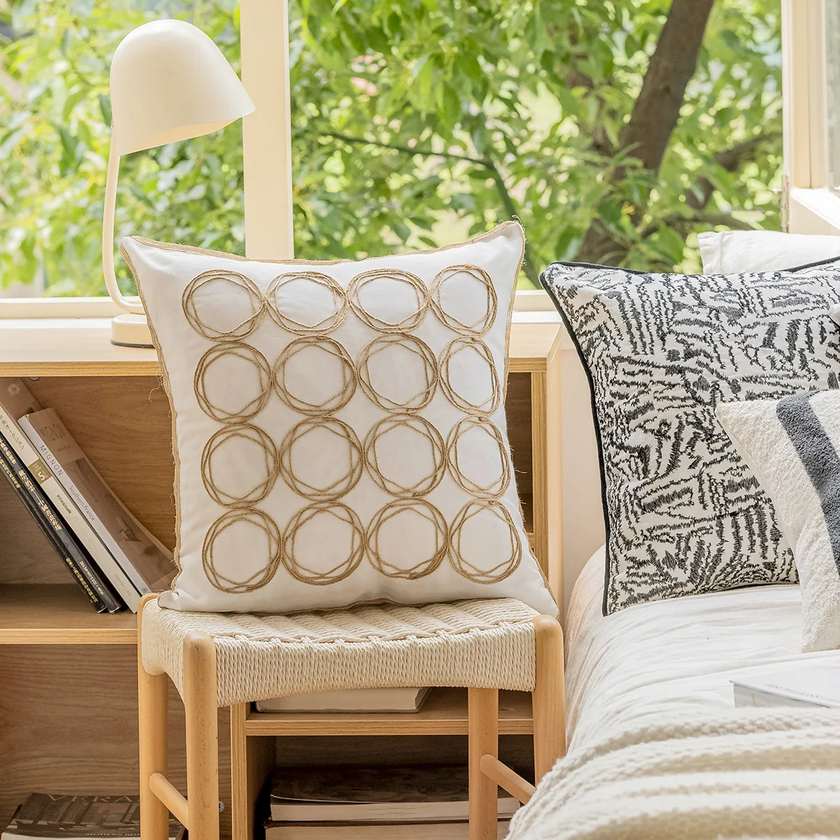 Embroidered Cushion Cover for Living Room Decoration, Throw Pillowcase, Modern and Minimalist Pillowcase
Embroidered Cushion Cover for Living Room Decoration, Throw Pillowcase, Modern and Minimalist Pillowcase