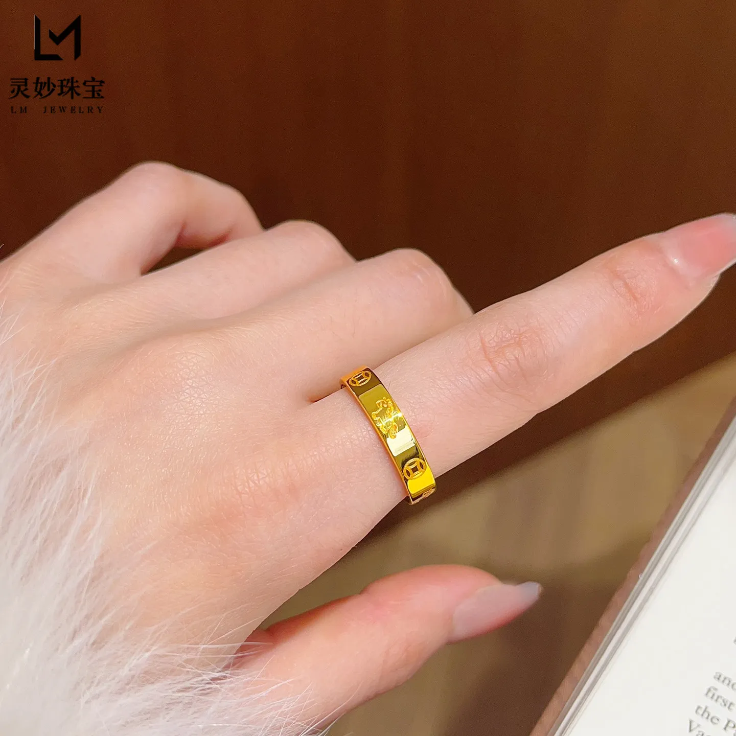 Cynlo Jewelry Dignified Ring Women's 24K Gold AU999 - Exquisitely Crafted Copper Coin Band, Wealth Wish Noble Design, Elder Gift
Cynlo Jewelry Dignified Ring Women's 24K Gold AU999 - Exquisitely Crafted Copper Coin Band, Wealth Wish Noble Design, Elder Gift