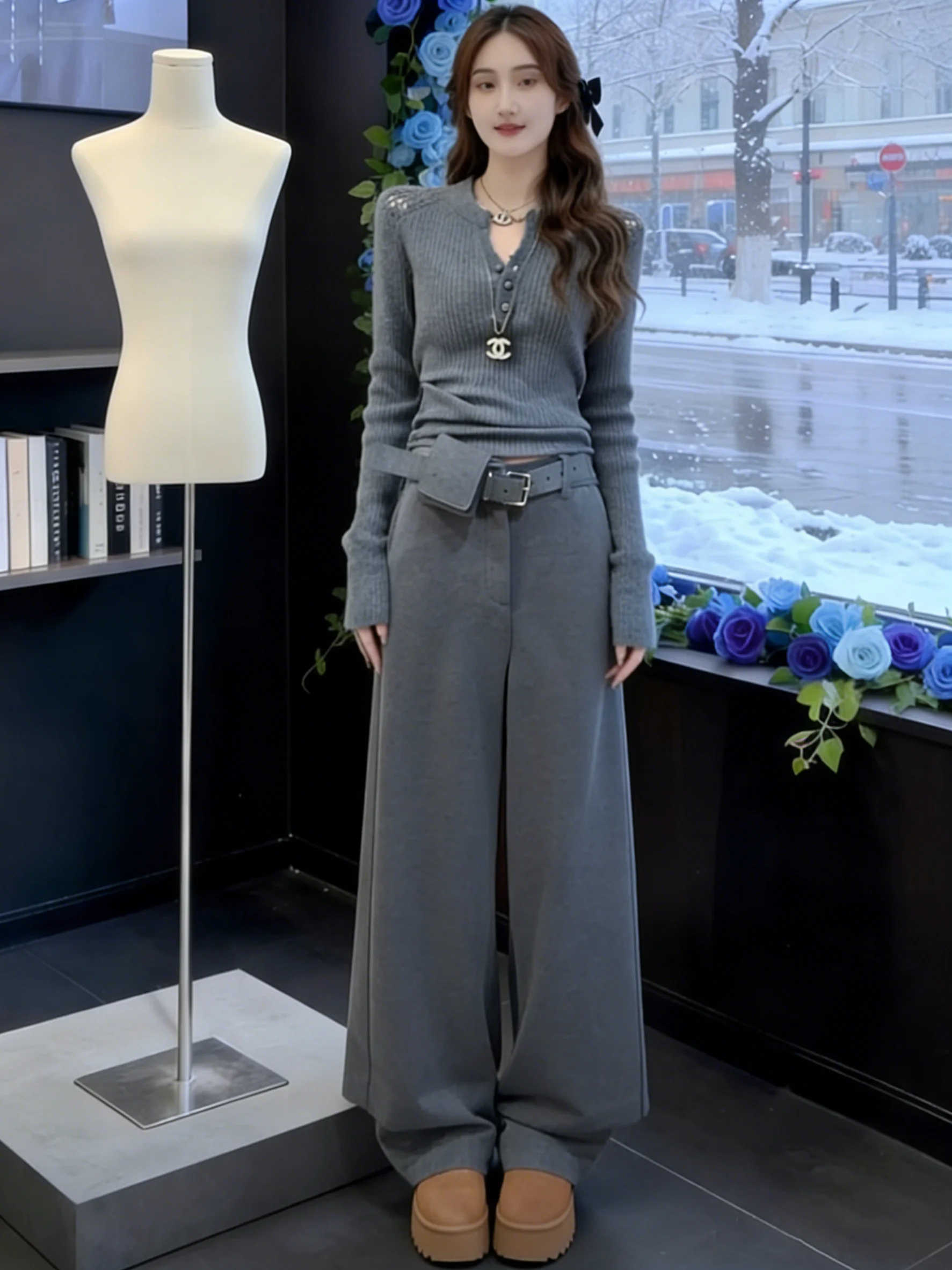 Женская облегающая трикотажная футболка с длинным рукавом, V-образным вырезом и ажурным дизайном, базовая, для повседневной носки, однотонная, как нижний слой одежды
Женская облегающая трикотажная футболка с длинным рукавом, V-образным вырезом и ажурным дизайном, базовая, для повседневной носки, однотонная, как нижний слой одежды