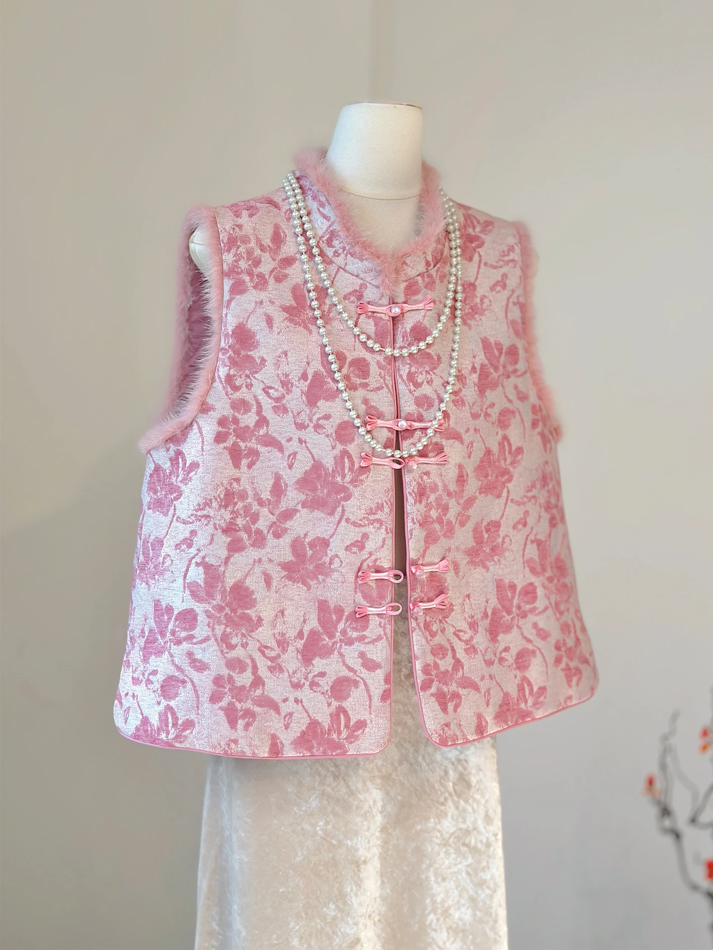 High-Grade Pink New Chinese Jacquard Vest Autumn and Winter Quilted Outer Wear Light National Style
High-Grade Pink New Chinese Jacquard Vest Autumn and Winter Quilted Outer Wear Light National Style