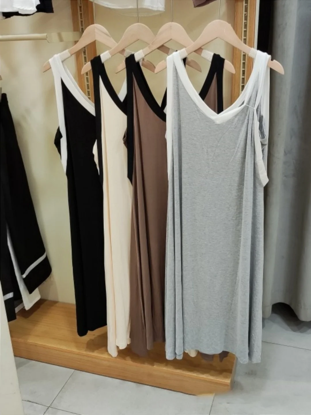 Korean Style Large Size Sleeveless V-Neck Sleep Dress Long Home Clothes Summer Lazy Outwearable Dress for Young Women
Korean Style Large Size Sleeveless V-Neck Sleep Dress Long Home Clothes Summer Lazy Outwearable Dress for Young Women