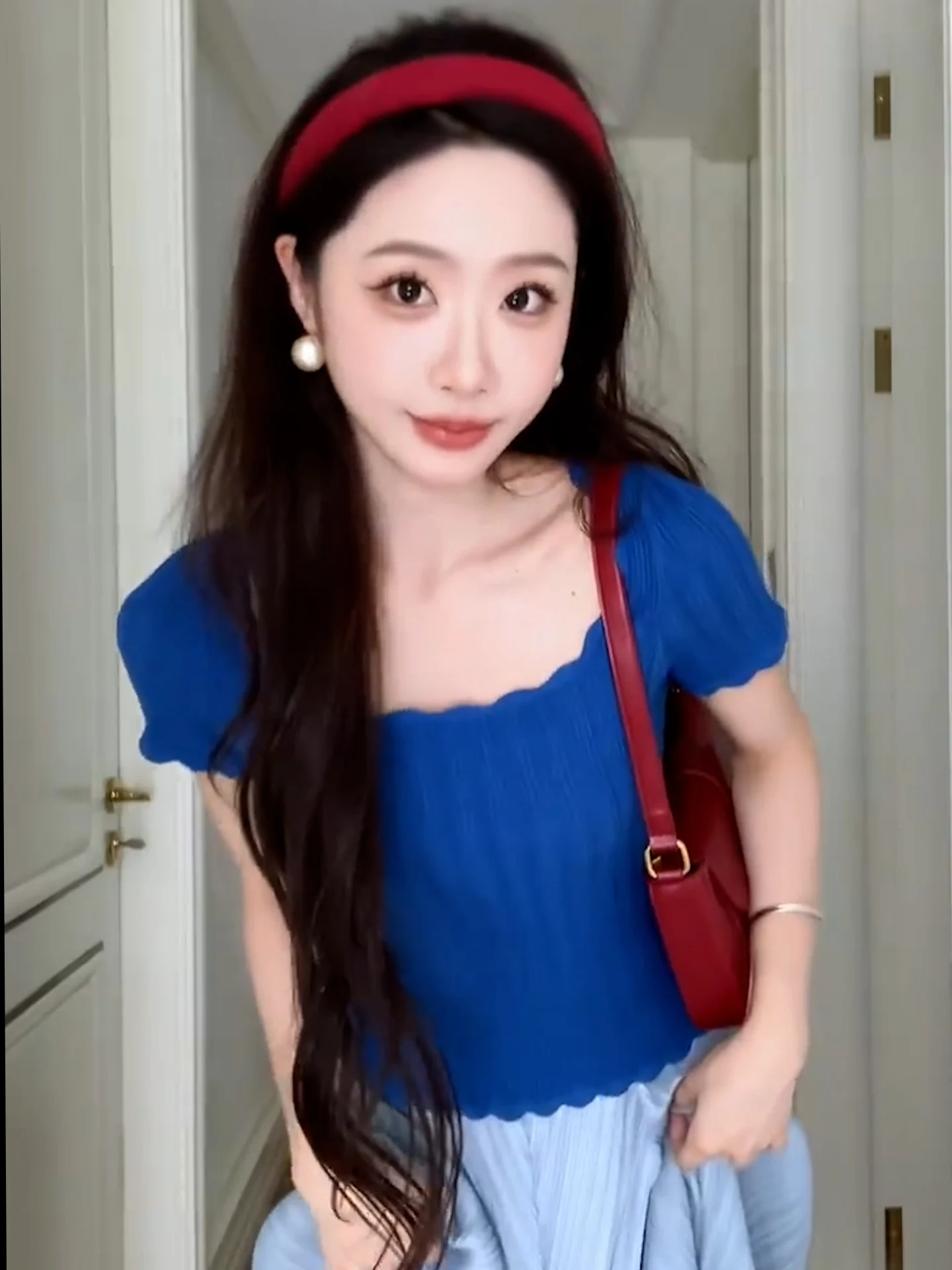 Klein Blue Square Collar Short Sleeve Knitted Slim Fit T-Shirt Women's New 2026 Style Commute Korean Version Dopaamine Top
Klein Blue Square Collar Short Sleeve Knitted Slim Fit T-Shirt Women's New 2026 Style Commute Korean Version Dopaamine Top