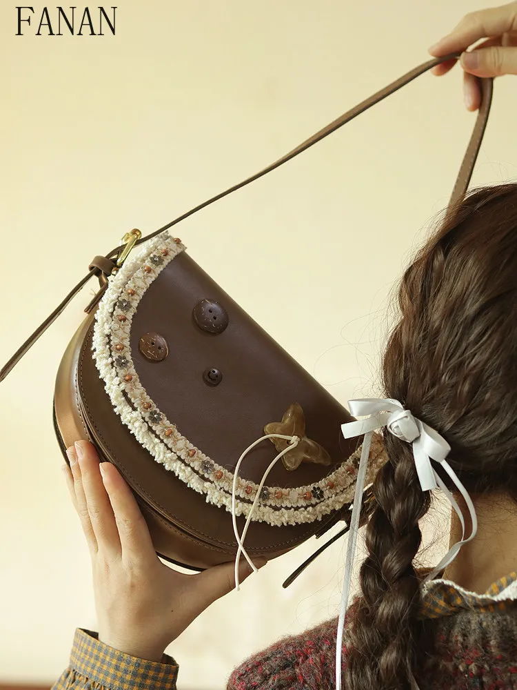 Vintage Shoulder Bags for Women Cute Wooden Button Sweet and Cute Butterfly Crossbody Bag Retro Casual Handbag 2026 New
Vintage Shoulder Bags for Women Cute Wooden Button Sweet and Cute Butterfly Crossbody Bag Retro Casual Handbag 2026 New