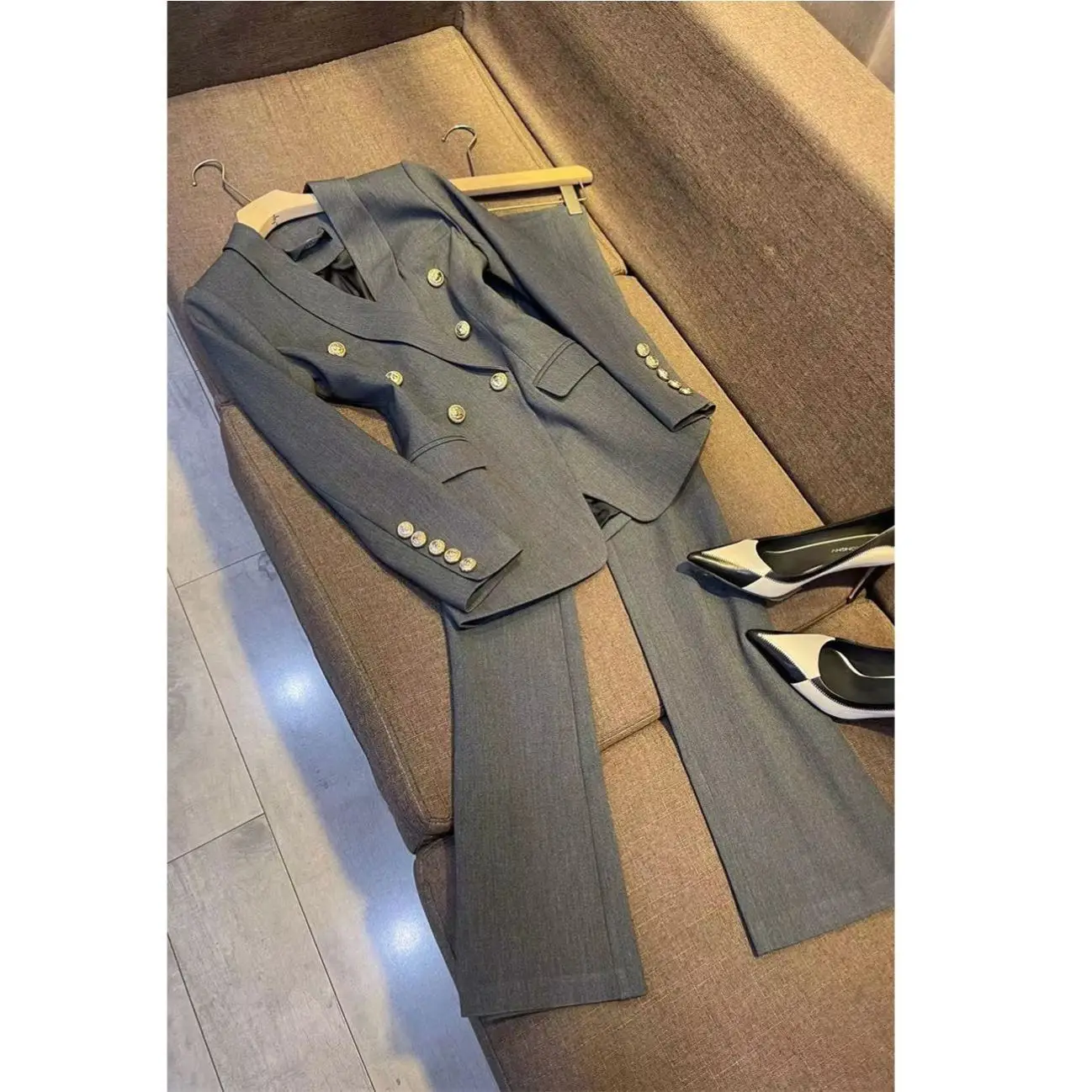 Women Autumn Pant Suits 2 pieces sets Office Lady Double Breasted Blazers Coats+Flare Trousers Female Elegant Two Suit Clothing
Women Autumn Pant Suits 2 pieces sets Office Lady Double Breasted Blazers Coats+Flare Trousers Female Elegant Two Suit Clothing