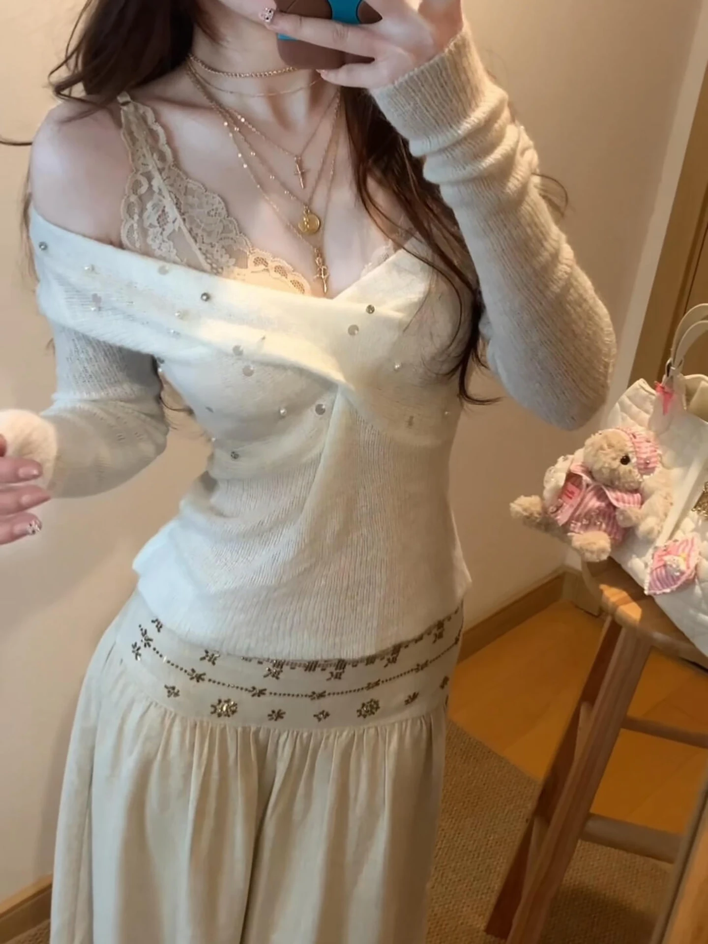 Women's V-Ne Knitted Sweater Diamond Embellied Waist-Cinching Spring Faion Sweet-and-Spicy Sle Inner Wear Top
Women's V-Ne Knitted Sweater Diamond Embellied Waist-Cinching Spring Faion Sweet-and-Spicy Sle Inner Wear Top