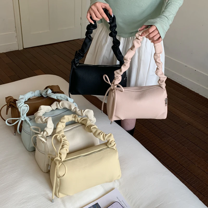 Foldable Adjustable Strap Crossbody Bag Korean Minimalist Handbag Women's Fashion Underarm Bag round Pillow Bag
Foldable Adjustable Strap Crossbody Bag Korean Minimalist Handbag Women's Fashion Underarm Bag round Pillow Bag