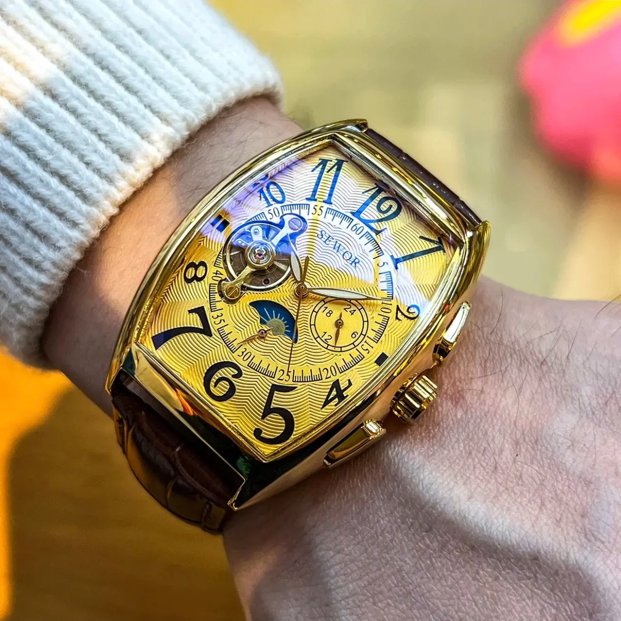 Men's Automatic Mechanical Watch with Barrel-Shaped Skeleton Flywheel Design, Business Casual Waterproof Luminous Men's Watch, Moon Phase Function Leather Strap Wristwatch, Light Luxury Retro High-End Men's Watch Hot Seller
Men's Automatic Mechanical Watch with Barrel-Shaped Skeleton Flywheel Design, Business Casual Waterproof Luminous Men's Watch, Moon Phase Function Leather Strap Wristwatch, Light Luxury Retro High-End Men's Watch Hot Seller