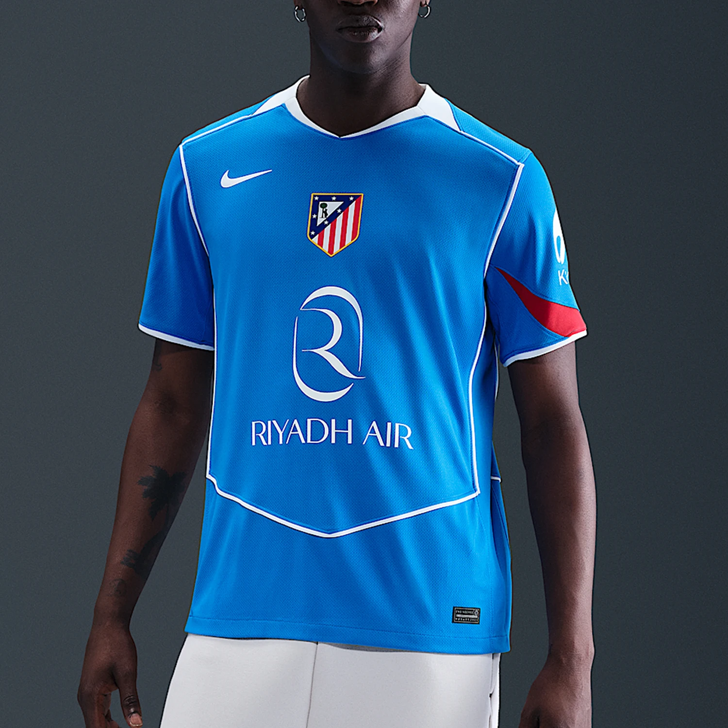 Оригинальная мужская спортивная футболка Nike Dri-FIT для тренировок и футбольных матчей HM3200-407
Оригинальная мужская спортивная футболка Nike Dri-FIT для тренировок и футбольных матчей HM3200-407