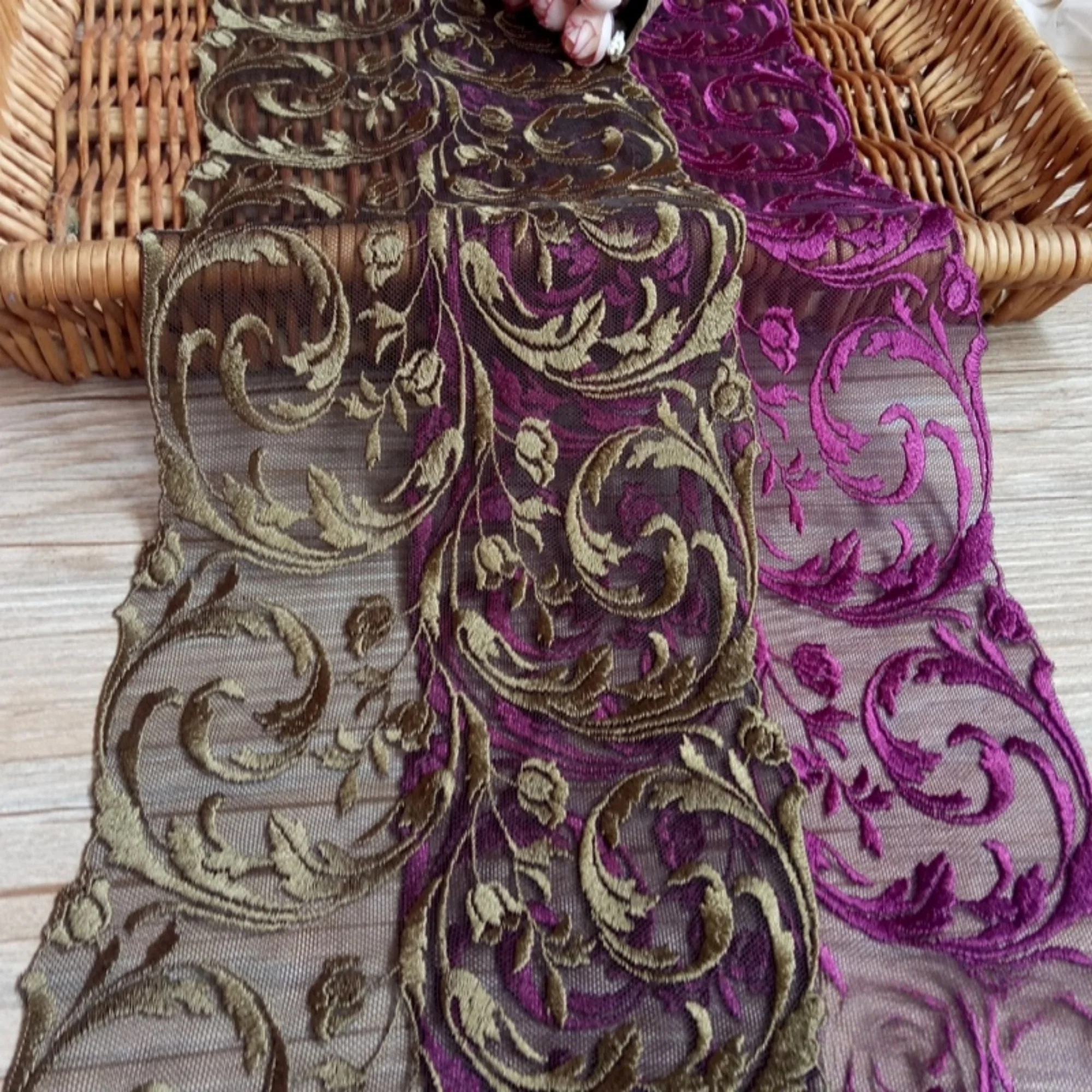 Ширина 6,81 дюйма, вышитая золотой/фиолетовой кружевной отделкой, кружево с вышивкой цветов, кружевная отделка для фаты, кружево с отделкой для платья своими руками
Ширина 6,81 дюйма, вышитая золотой/фиолетовой кружевной отделкой, кружево с вышивкой цветов, кружевная отделка для фаты, кружево с отделкой для платья своими руками