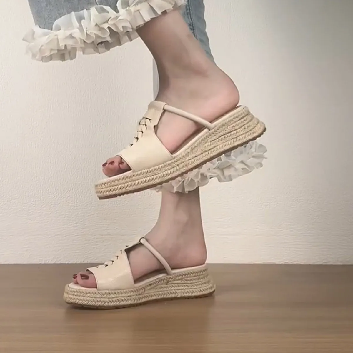 French-style Genuine Leather Woven Wedge Flip-flops for Women, Thick-soled Open-toe Sandals, Woven Slip-on Sandals for Summer
French-style Genuine Leather Woven Wedge Flip-flops for Women, Thick-soled Open-toe Sandals, Woven Slip-on Sandals for Summer