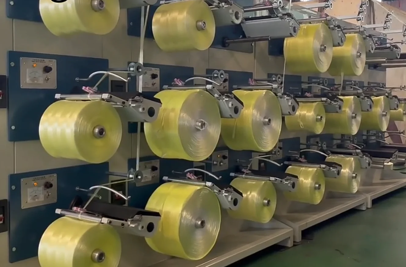 The extruder uses 20-kilogram Phyllanthus emblica fiber sheeted cable as the filler.
The extruder uses 20-kilogram Phyllanthus emblica fiber sheeted cable as the filler.