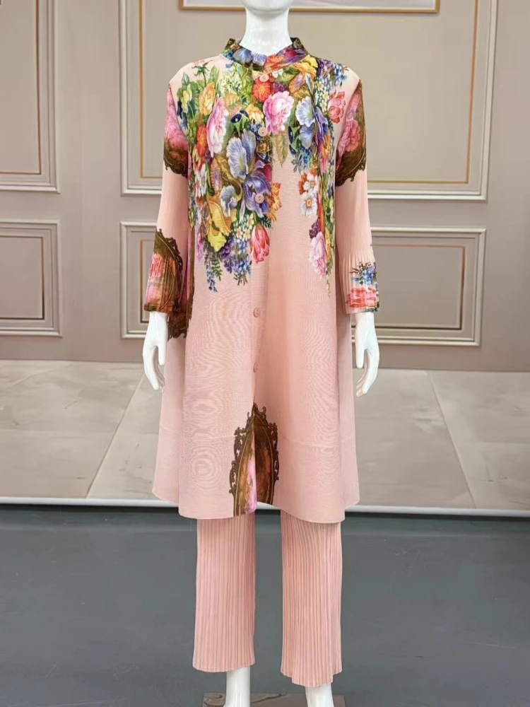 Miyake 2025 New Flower Print Two-piece Breasted Top + Casual Loose Solid Color Trousers Miyake Pleated Set
Miyake 2025 New Flower Print Two-piece Breasted Top + Casual Loose Solid Color Trousers Miyake Pleated Set