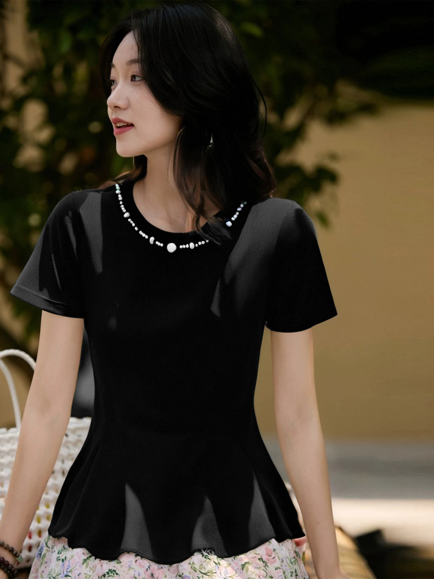 Новая летняя модная женская футболка Chivirin с круглым вырезом, декорированная бисером, с коротким рукавом, свободного кроя, вязаный топ, однотонный
Новая летняя модная женская футболка Chivirin с круглым вырезом, декорированная бисером, с коротким рукавом, свободного кроя, вязаный топ, однотонный