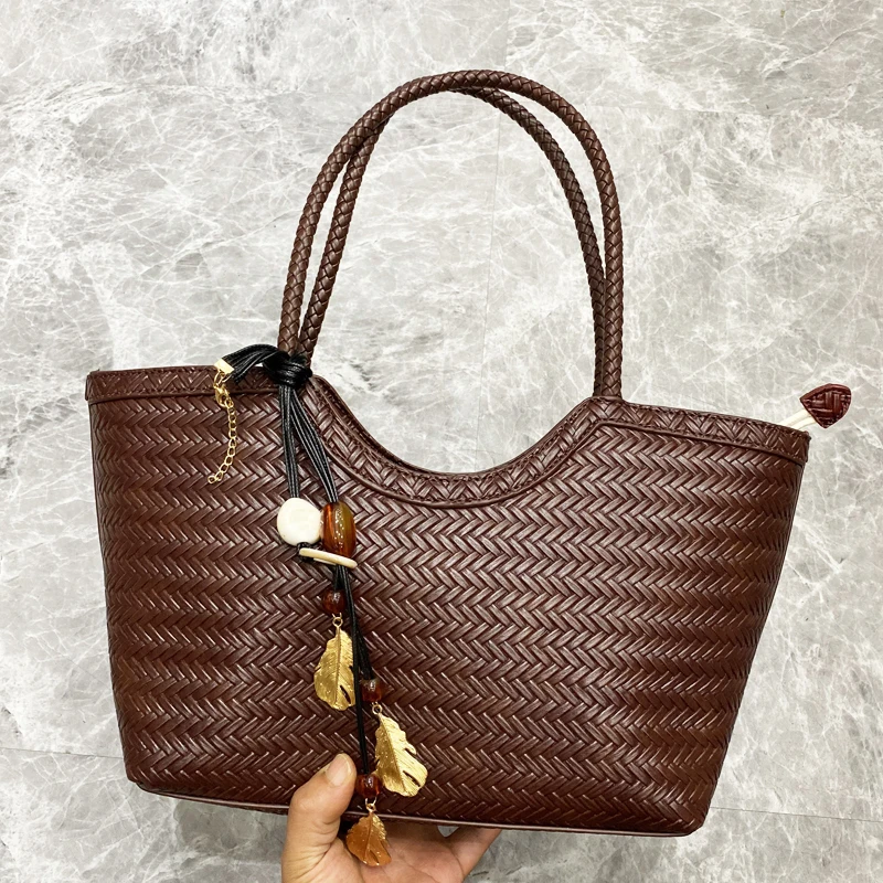 Tote Bag For Women Luxury Designer Handbag Purse 2025 New In PU Imitation Braided Embossment With Inner Pocket Underarm Shoulder
Tote Bag For Women Luxury Designer Handbag Purse 2025 New In PU Imitation Braided Embossment With Inner Pocket Underarm Shoulder