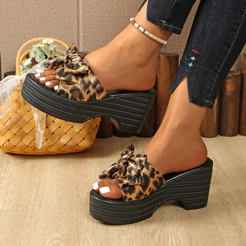 Shoes Female 2025 New Plus Size Women's Slippers Fashion Leopard Print Casual Outdoor Summer Butterfly-knot Platform Slippers
Shoes Female 2025 New Plus Size Women's Slippers Fashion Leopard Print Casual Outdoor Summer Butterfly-knot Platform Slippers