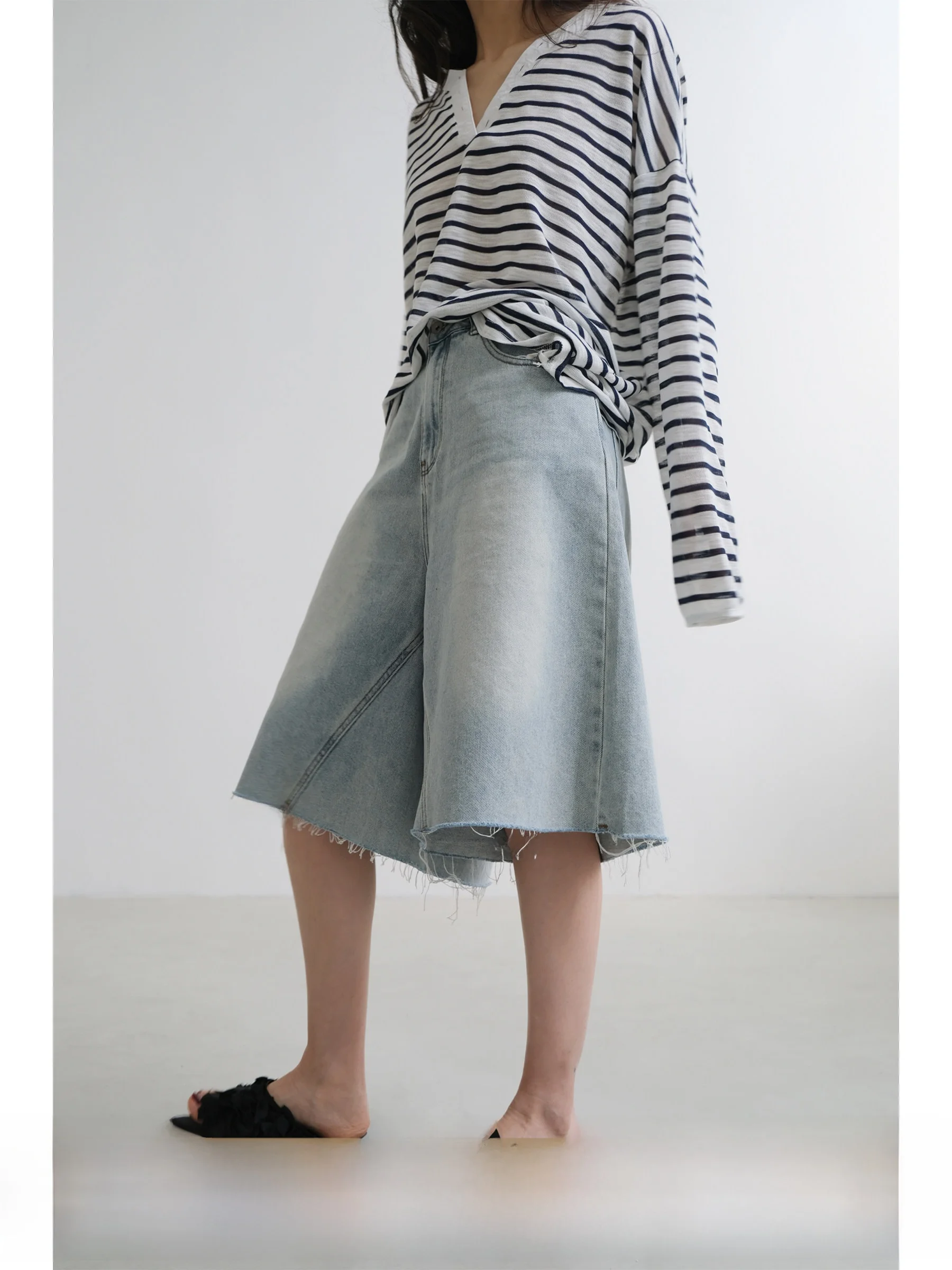 Lazy Versatile High Waist Cotton Jeans Women's Mid-Length Denim Pants Washed Frayed Hem Commute Style Loose Fit Autumn Wear
Lazy Versatile High Waist Cotton Jeans Women's Mid-Length Denim Pants Washed Frayed Hem Commute Style Loose Fit Autumn Wear