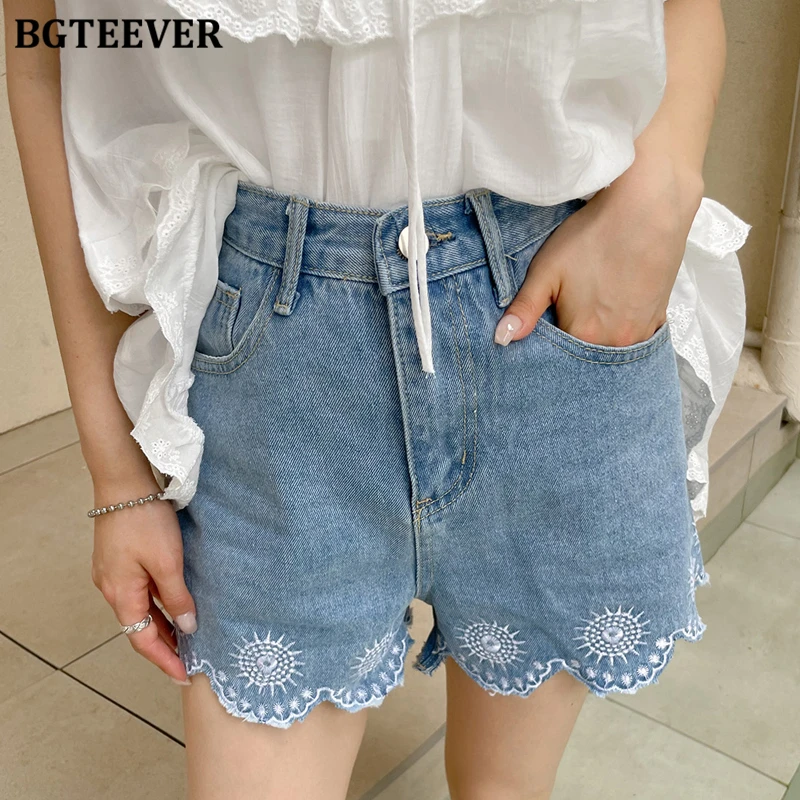 BGTEEVER повседневные свободные женские джинсы с одной пуговицей и вышивкой, широкие джинсовые шорты, летние модные женские джинсовые шорты с высокой талией и карманами
BGTEEVER повседневные свободные женские джинсы с одной пуговицей и вышивкой, широкие джинсовые шорты, летние модные женские джинсовые шорты с высокой талией и карманами