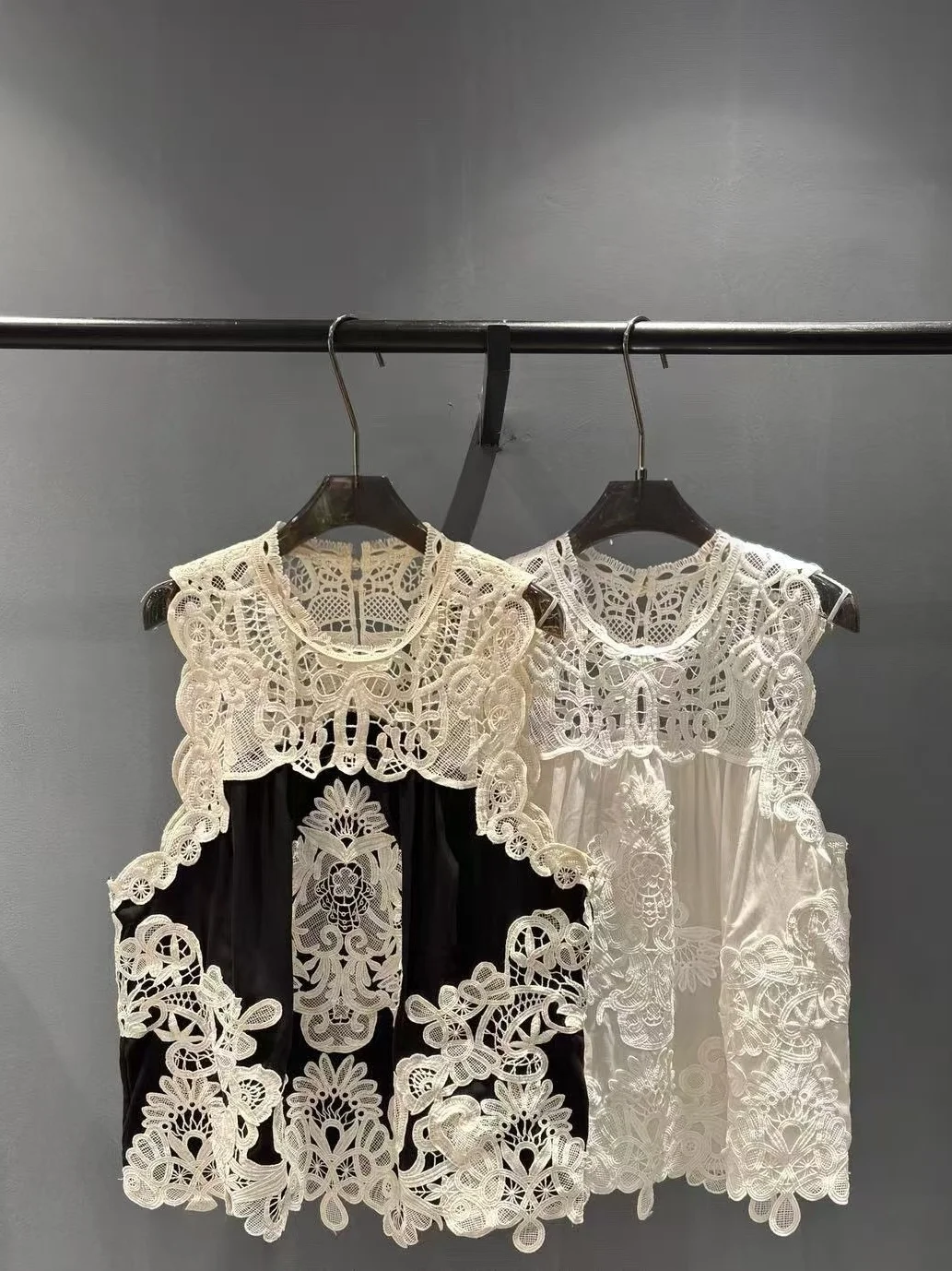 2026 New Lace Embroidery Hollow out Patchwork Sleeveless Vest Versatile Top Women's Trendy Fashion Summer Court Style round Neck
2026 New Lace Embroidery Hollow out Patchwork Sleeveless Vest Versatile Top Women's Trendy Fashion Summer Court Style round Neck