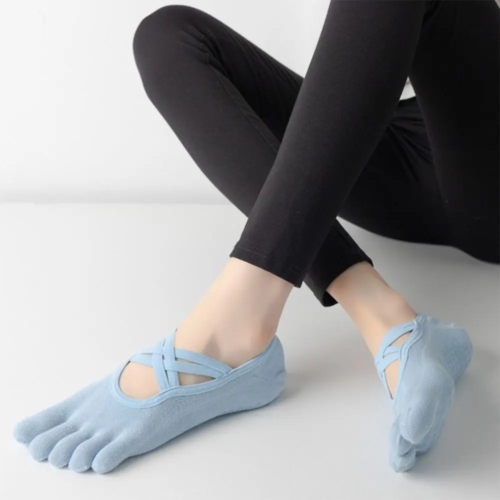 Multicolor Anti Slip Pilates Socks Silicone Grip Five Toe Design Non-Slip Yoga Sock Cotton Material Non-Slip Sole
Multicolor Anti Slip Pilates Socks Silicone Grip Five Toe Design Non-Slip Yoga Sock Cotton Material Non-Slip Sole