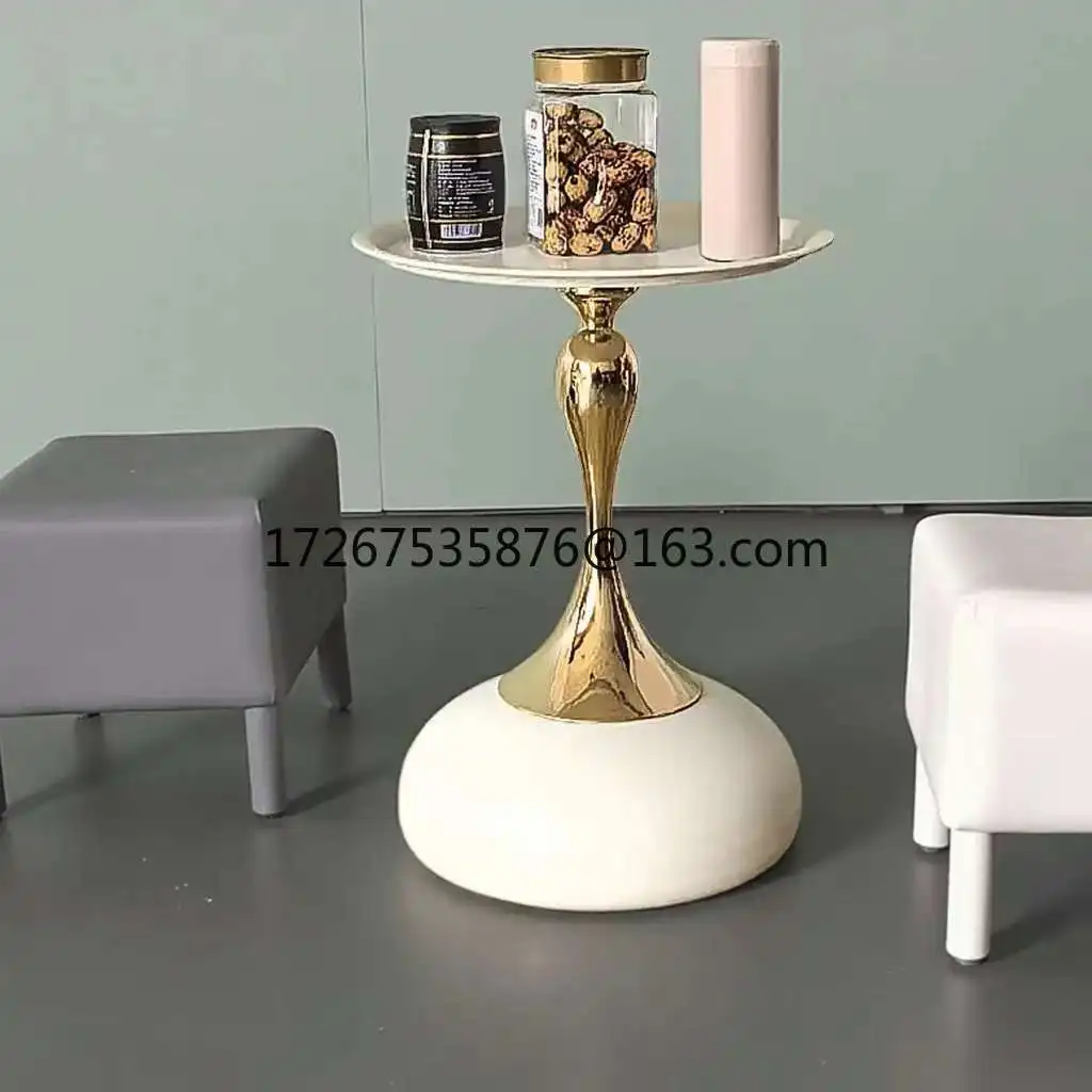Light luxury living room sofa side cabinet simple Italian small coffee table bedside table mobile coffee small table
Light luxury living room sofa side cabinet simple Italian small coffee table bedside table mobile coffee small table