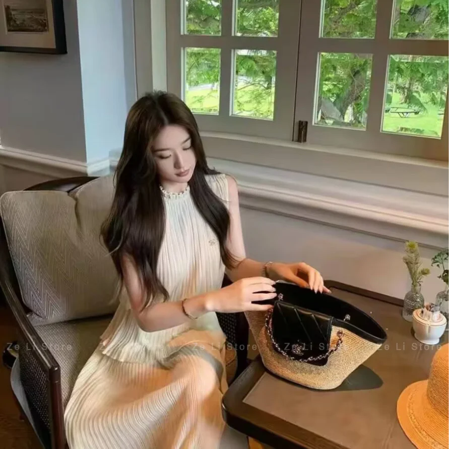 Summer 2026 Floral Lace Collar Vest High Waist Bodycon Skirt Set Women's Breathable Sleeveless Round Neck Two-piece Set
Summer 2026 Floral Lace Collar Vest High Waist Bodycon Skirt Set Women's Breathable Sleeveless Round Neck Two-piece Set