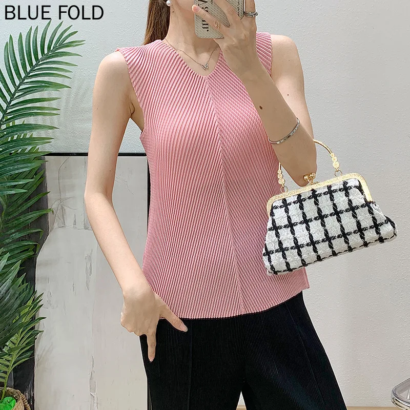 Miyake Women's Solid Color Crew-Neck Pleated Vest Slim Fit Sleeveless T-Shirt Summer Fashion Commuter Style
Miyake Women's Solid Color Crew-Neck Pleated Vest Slim Fit Sleeveless T-Shirt Summer Fashion Commuter Style
