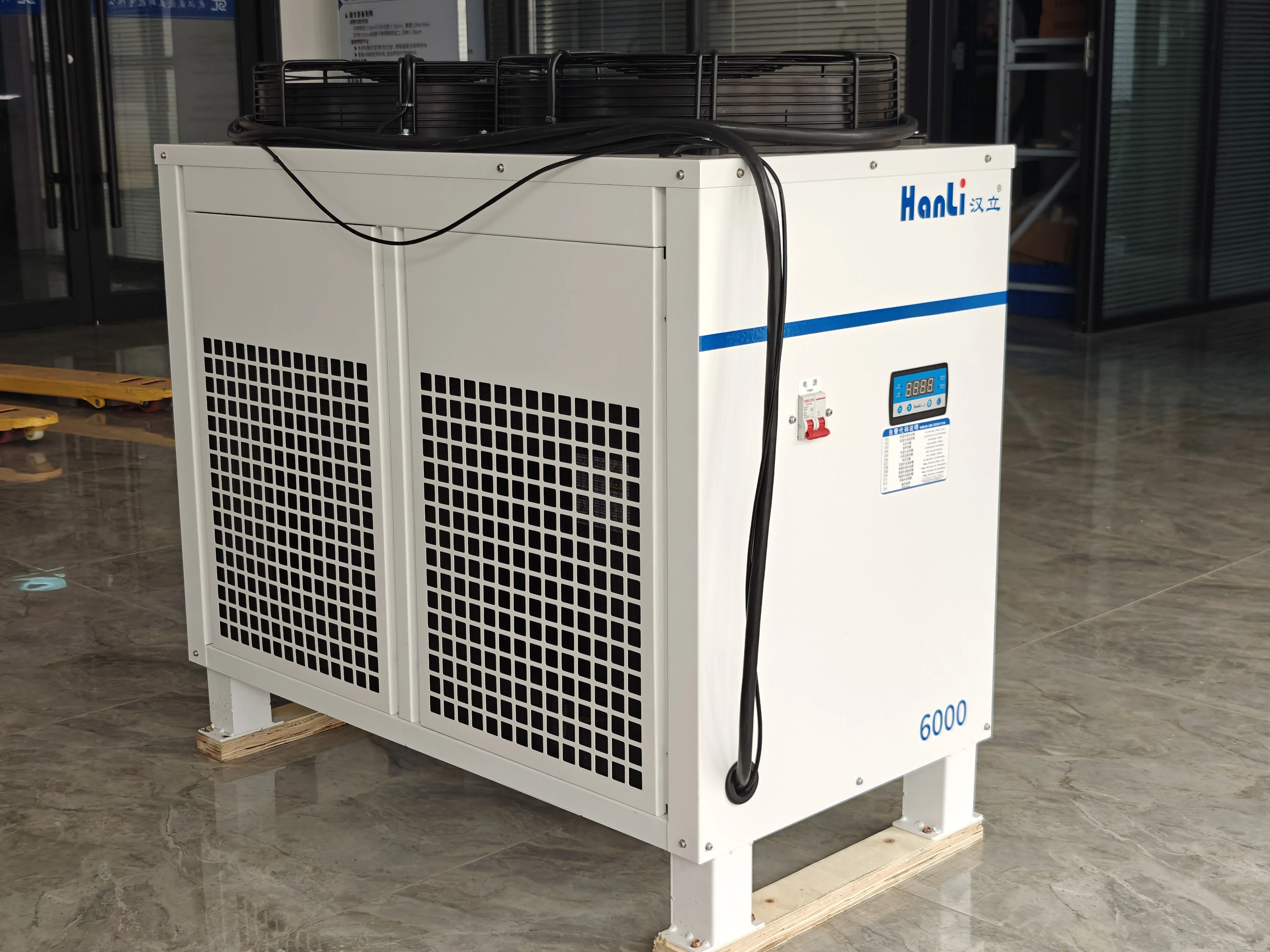 Special chiller quickly cools molds, improves product finish, and saves energy and reduces consumption
Special chiller quickly cools molds, improves product finish, and saves energy and reduces consumption