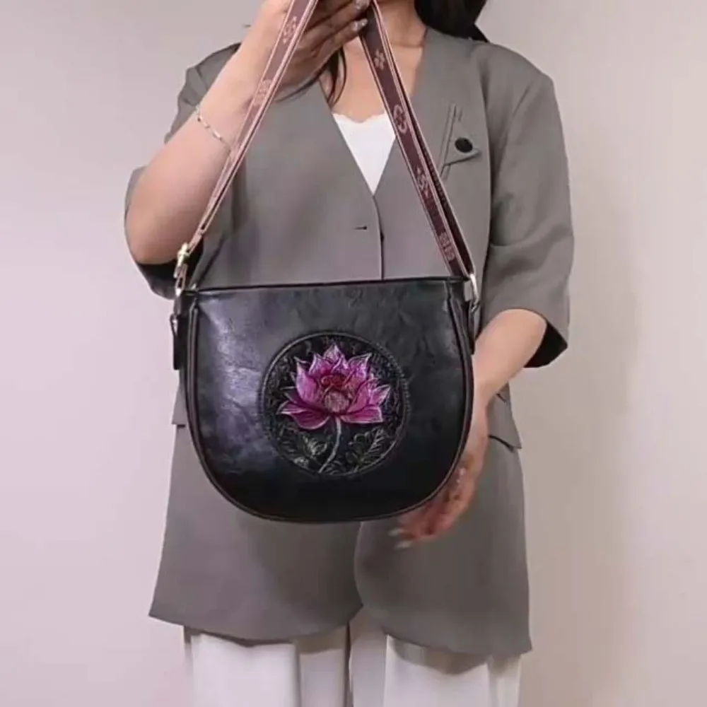 Elegant Middle Aged Mom Bag Soft Leather Printed Wide Strap Lotus Embossed Shoulder Bag Anti-splash Water Solid Color
Elegant Middle Aged Mom Bag Soft Leather Printed Wide Strap Lotus Embossed Shoulder Bag Anti-splash Water Solid Color