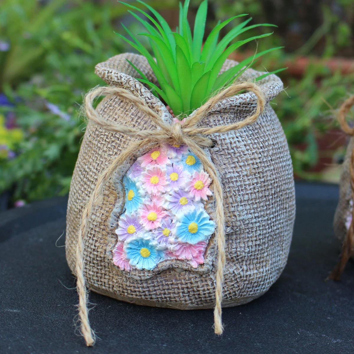 1pc realistic sack windowsill flower pot, creative simulation resin sack flower pot, office succulent potted pen holder storage
1pc realistic sack windowsill flower pot, creative simulation resin sack flower pot, office succulent potted pen holder storage