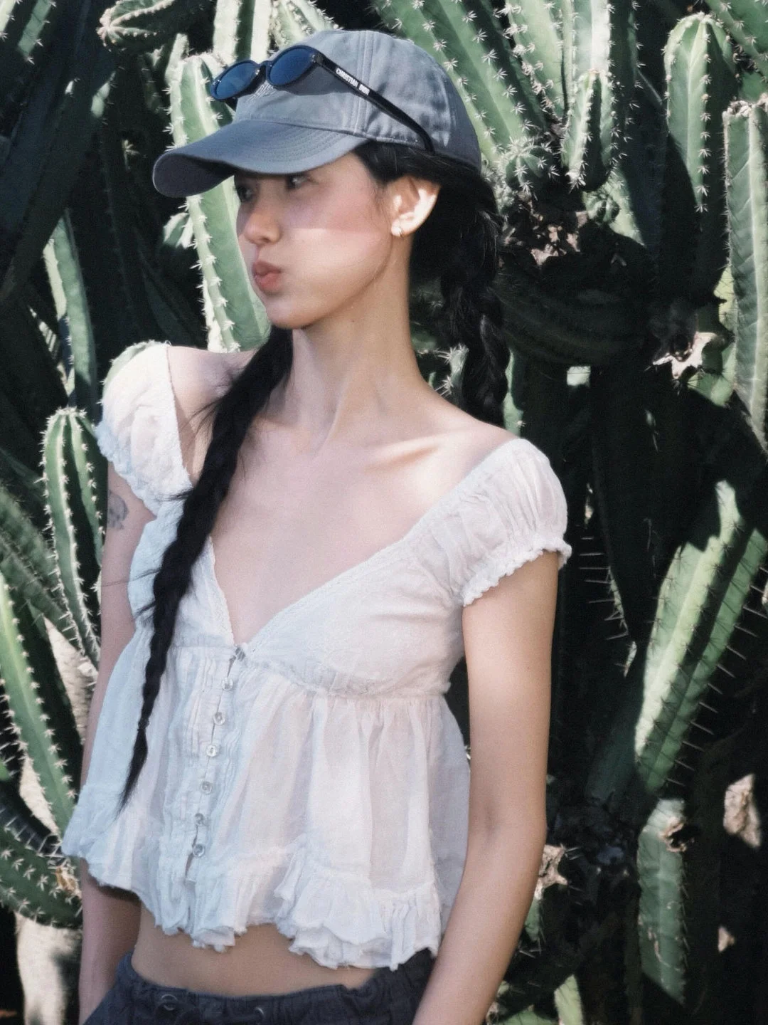 Sweet Style White V-Neck Lace Trim Shirt Women's Spring Summer New Waist-Cinching Slimming Small Flying Sleeve Top
Sweet Style White V-Neck Lace Trim Shirt Women's Spring Summer New Waist-Cinching Slimming Small Flying Sleeve Top