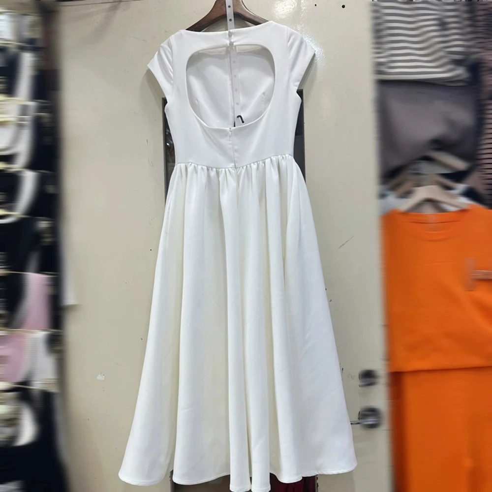 Australian heavy-duty dress with a one-shoulder neckline, hollow back, waist-length dress with an umbrella skirt-GZXX364
Australian heavy-duty dress with a one-shoulder neckline, hollow back, waist-length dress with an umbrella skirt-GZXX364