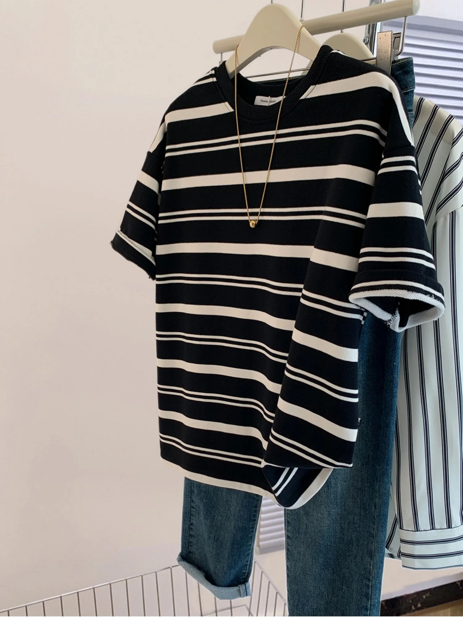plus Size Women's Striped Short Sleeve T-Shirt Loose Fit Slimming Top Summer Fashion Casual round Neck Half Sleeve Shirt
plus Size Women's Striped Short Sleeve T-Shirt Loose Fit Slimming Top Summer Fashion Casual round Neck Half Sleeve Shirt