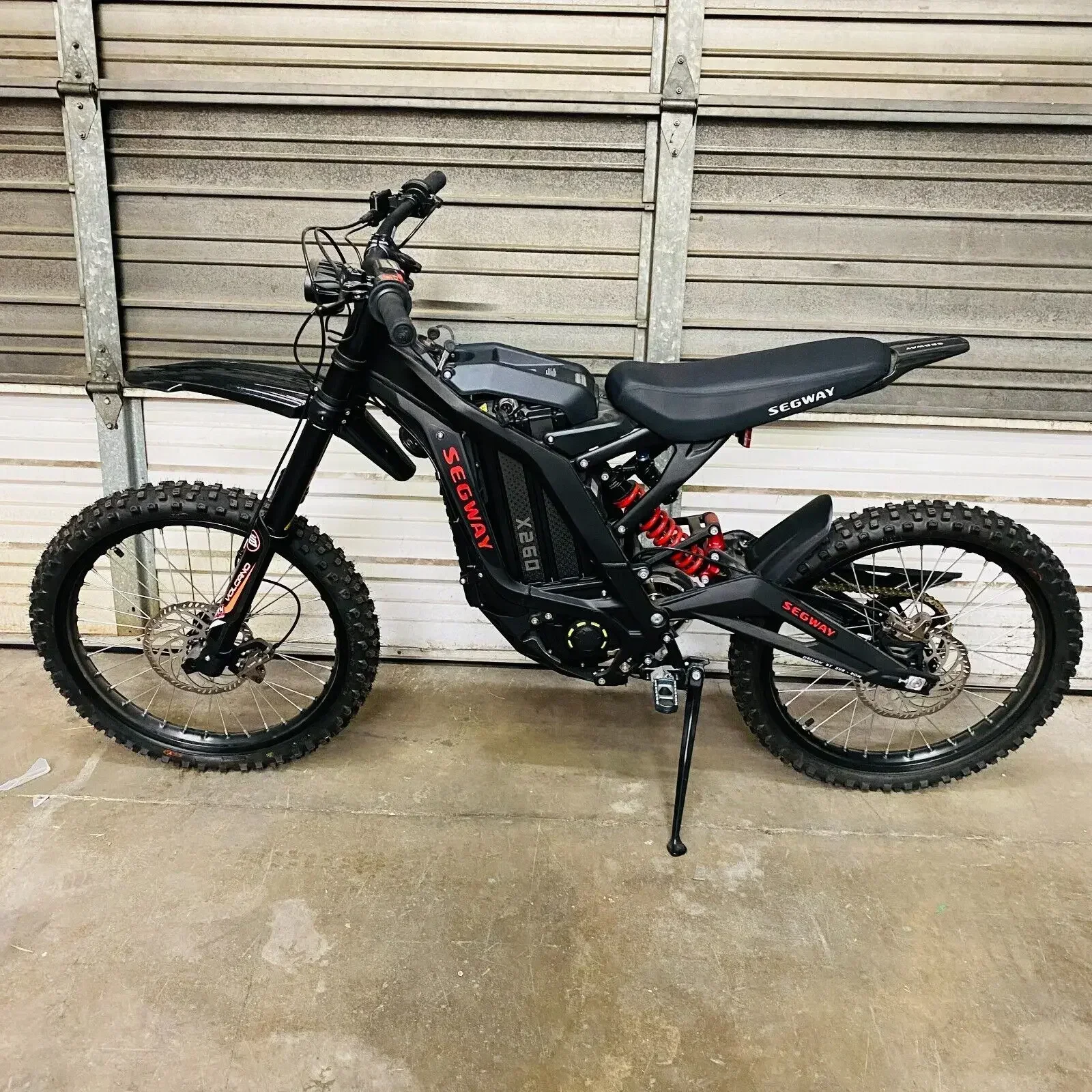 2023 New Off-Road Sur Ron Dirt Bike Electric Light Bee X - 74v 8000W E-Dirt Bike
2023 New Off-Road Sur Ron Dirt Bike Electric Light Bee X - 74v 8000W E-Dirt Bike