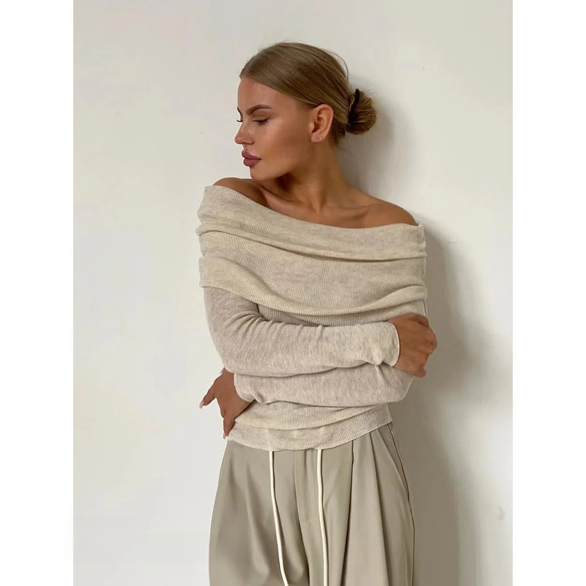 Sexy Slim Fit Long Sleeve One Shoulder Knitted Top New Arrival Autumn 2023 Pure Color Knitwear for Women
Sexy Slim Fit Long Sleeve One Shoulder Knitted Top New Arrival Autumn 2023 Pure Color Knitwear for Women