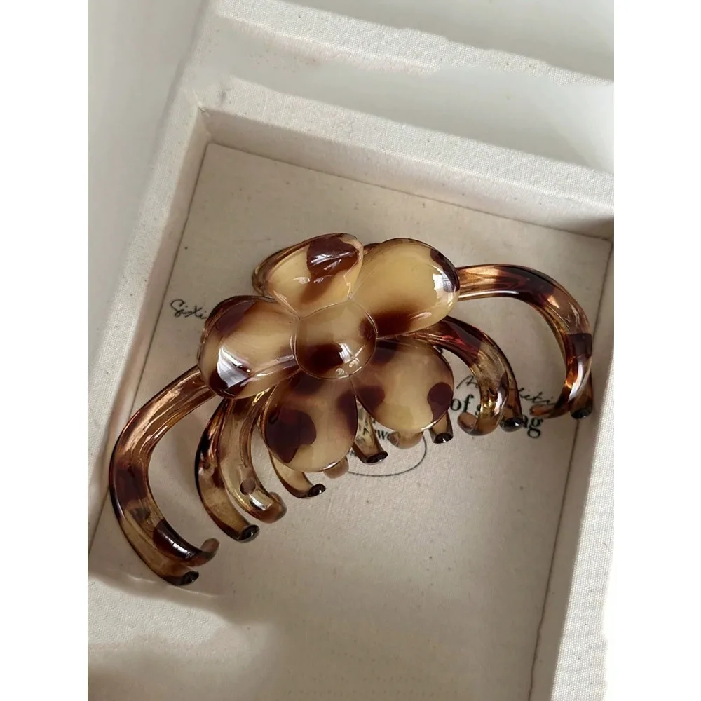 1pc Elegant Leopard Print Claw Clip, Large Size High-Quality Floral Hair Clip, Stylish Headpiece Hair Clips Hair Jaw Clip Hair Clamps Hair Clutch Hair Catcher Clip Fall Winter Flower Hair Accessories For Women For Vacation Outfits Woman Summer
1pc Elegant Leopard Print Claw Clip, Large Size High-Quality Floral Hair Clip, Stylish Headpiece Hair Clips Hair Jaw Clip Hair Clamps Hair Clutch Hair Catcher Clip Fall Winter Flower Hair Accessories For Women For Vacation Outfits Woman Summer