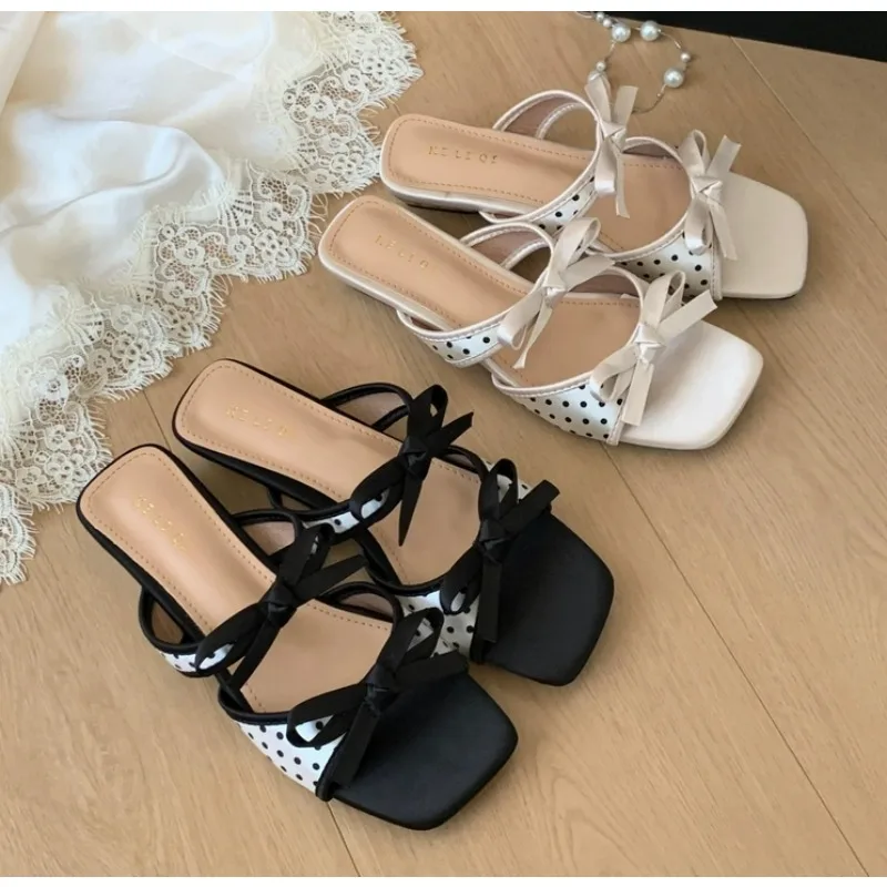 Gladiator Women Polka Dot Slippers 2026 Summer Thick Heel Mules Shoes Elegant Butterfly-knot Vacation Dress Sandalias
Gladiator Women Polka Dot Slippers 2026 Summer Thick Heel Mules Shoes Elegant Butterfly-knot Vacation Dress Sandalias