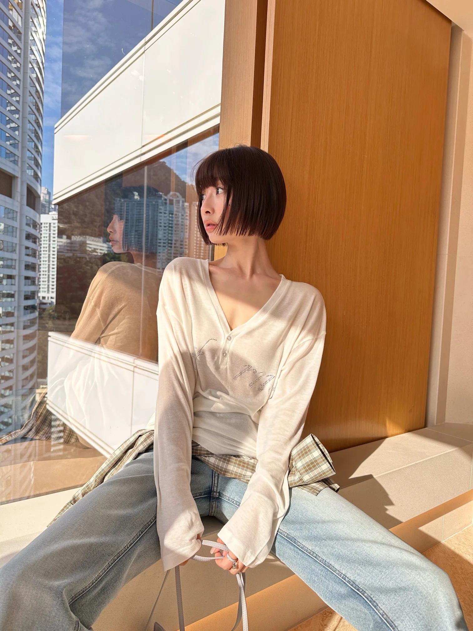 Весенняя эстетичная свободная шерстяная футболка с V-образным вырезом и стразами, женский повседневный топ из шелка и шерсти с длинным рукавом
Весенняя эстетичная свободная шерстяная футболка с V-образным вырезом и стразами, женский повседневный топ из шелка и шерсти с длинным рукавом