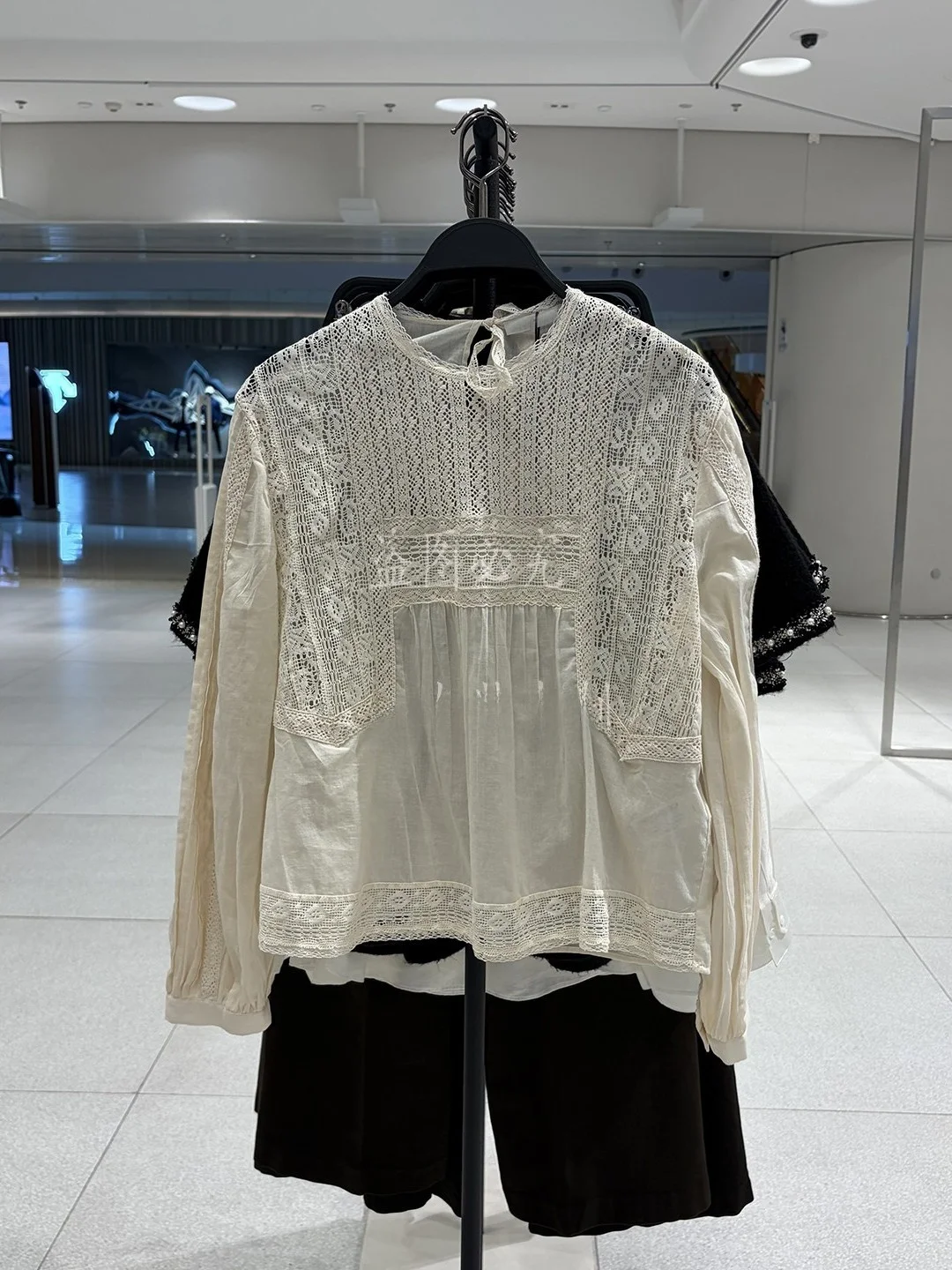 Sweet Retro Lace Splicing Long Sleeve round Neck Embroidered Shirt Spring Summer New Arrival Women's Loose Fit Shirt
Sweet Retro Lace Splicing Long Sleeve round Neck Embroidered Shirt Spring Summer New Arrival Women's Loose Fit Shirt