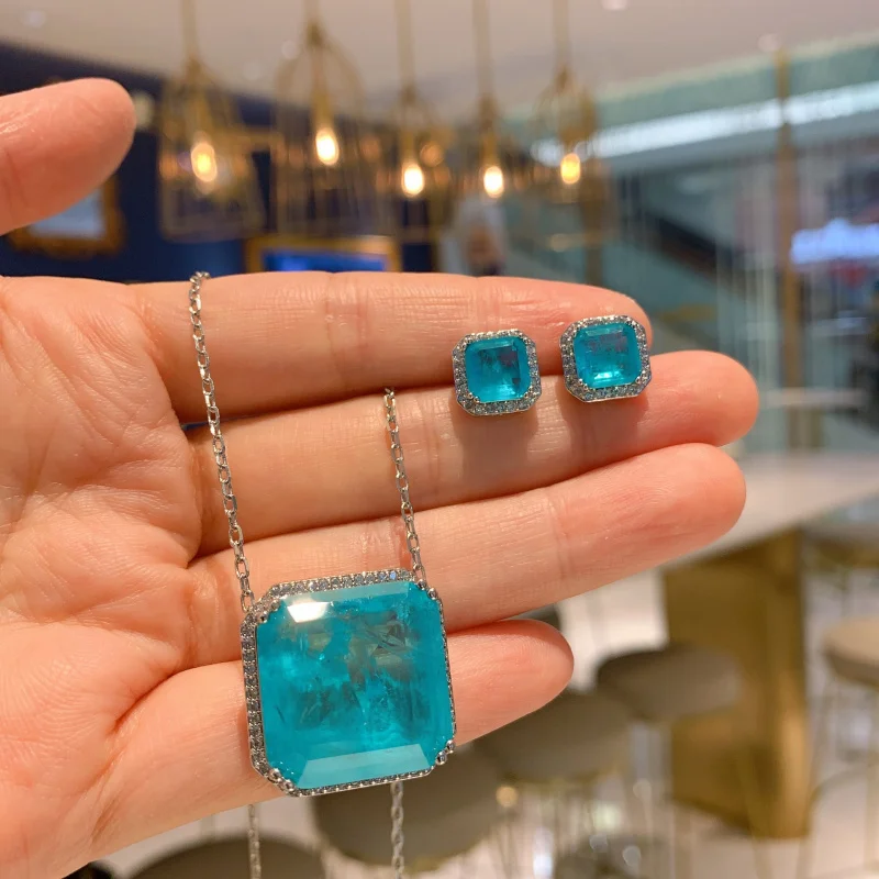 Colorful Paraiba Gemstone Blue earring and necklace set with main stone in the earrings8*8 Pendant20*20
Colorful Paraiba Gemstone Blue earring and necklace set with main stone in the earrings8*8 Pendant20*20