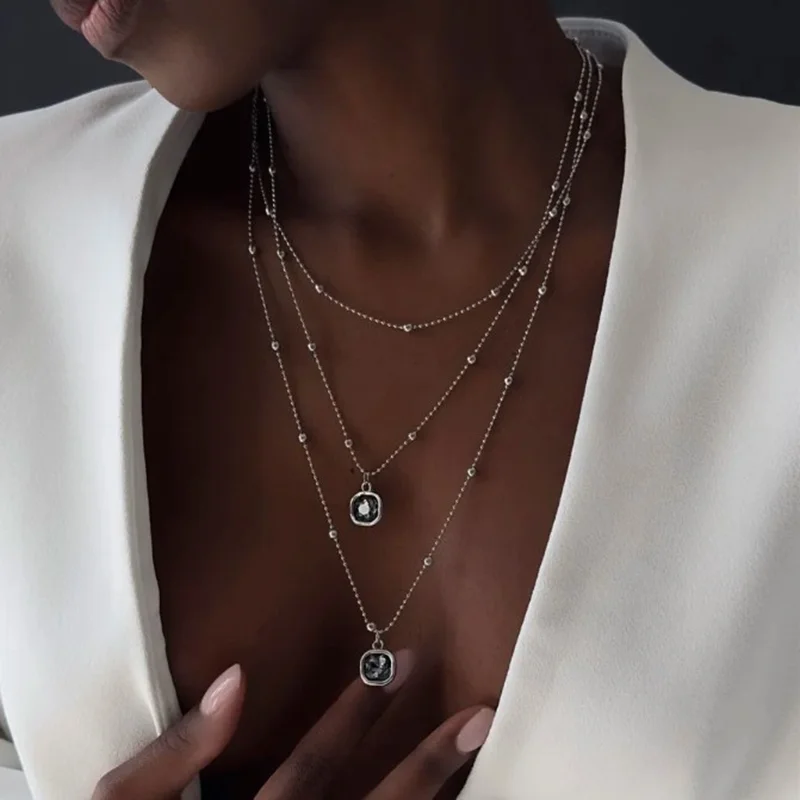 Fashion Multi-layer Fold Wear Shiny Black Rhinestone Pendant Necklace Female Vintage Creative Banquet Party Charm Jewelry Gift
Fashion Multi-layer Fold Wear Shiny Black Rhinestone Pendant Necklace Female Vintage Creative Banquet Party Charm Jewelry Gift