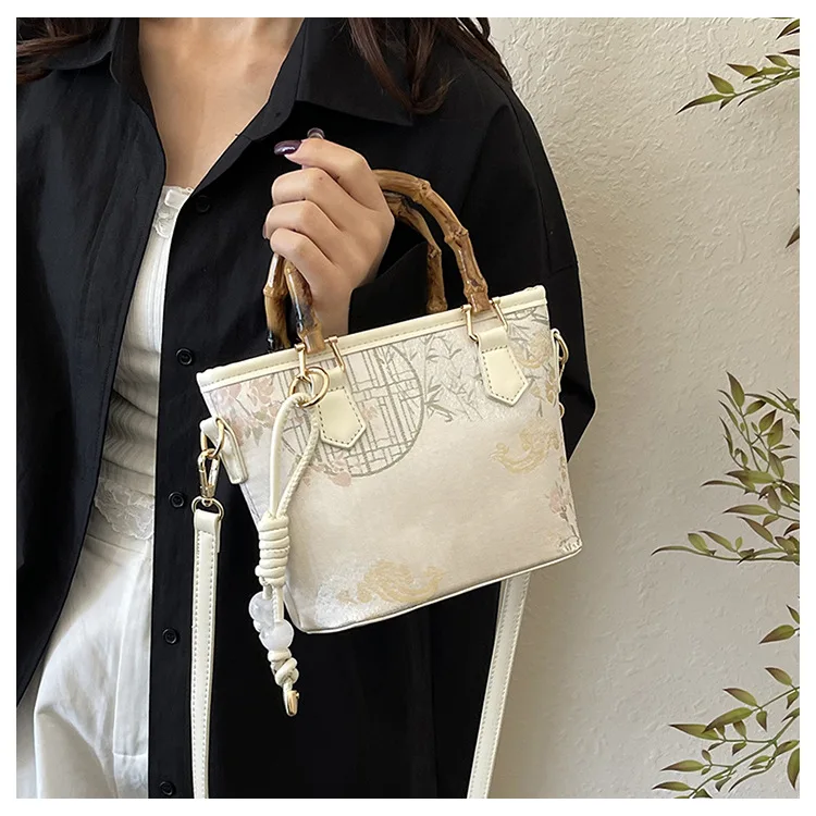 2025 New Chinese Style Embroidered Boston Bag Women's Fashionable Crossbody Shoulder Handheld Pillow Purse Premium Elegant
2025 New Chinese Style Embroidered Boston Bag Women's Fashionable Crossbody Shoulder Handheld Pillow Purse Premium Elegant