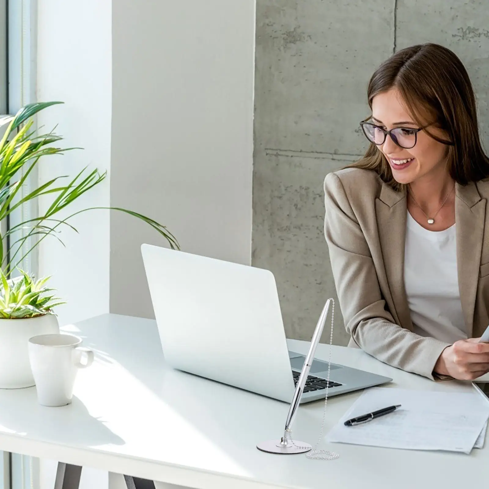 Desktop Fixed Signature Pen Vertical Table Standing Design Premium Quality Smooth Writing Office Bank Business Guest Book Pen
Desktop Fixed Signature Pen Vertical Table Standing Design Premium Quality Smooth Writing Office Bank Business Guest Book Pen