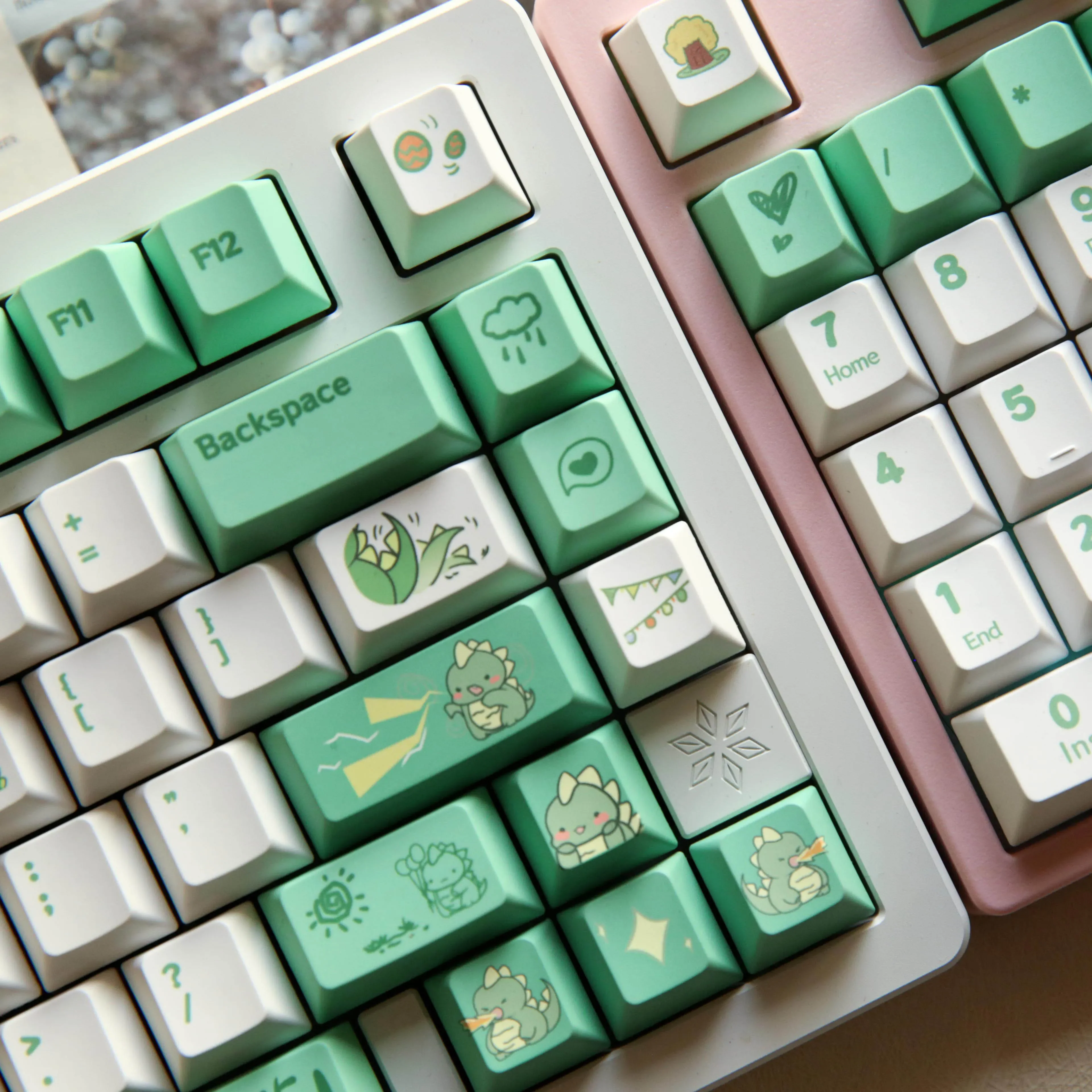 Dinosaur keycap original height pbt sublimation 142 keys smile generation adaptation 60/75/80/980, etc
Dinosaur keycap original height pbt sublimation 142 keys smile generation adaptation 60/75/80/980, etc
